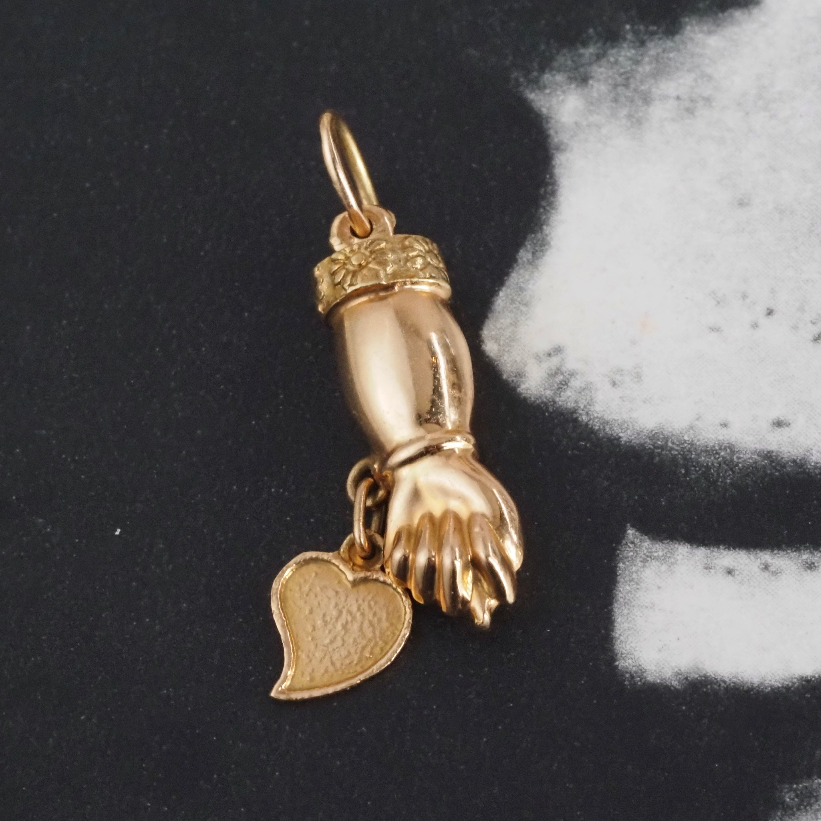 Vintage 18k Gold Mano Figa with Heart