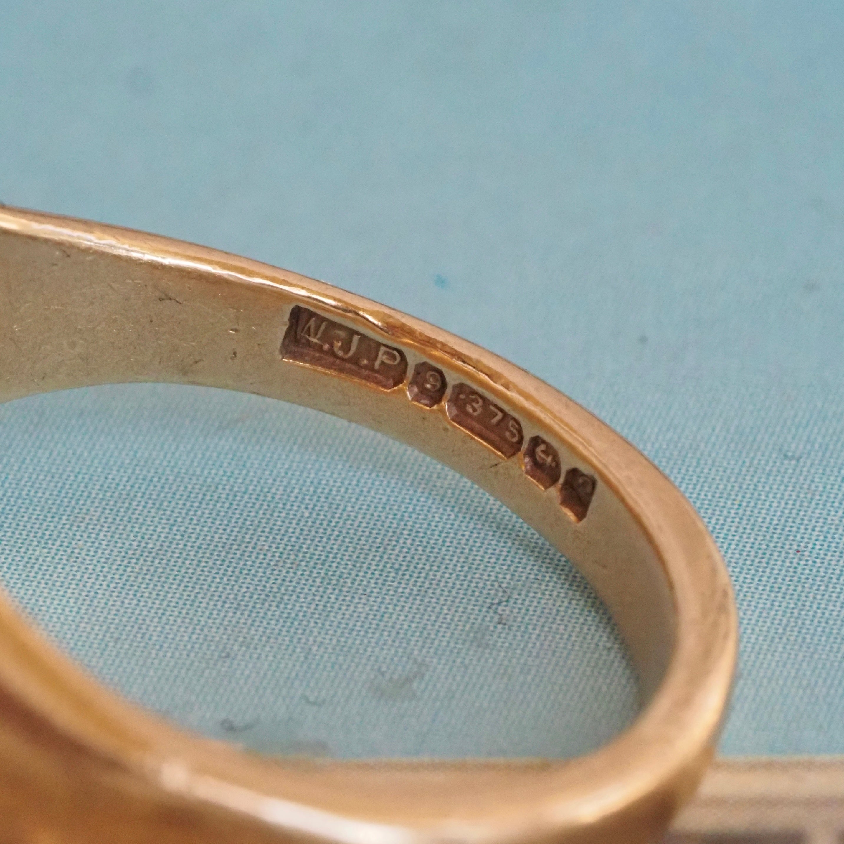 Vintage English c. 1965 Phoenix 9k Gold Signet Ring
