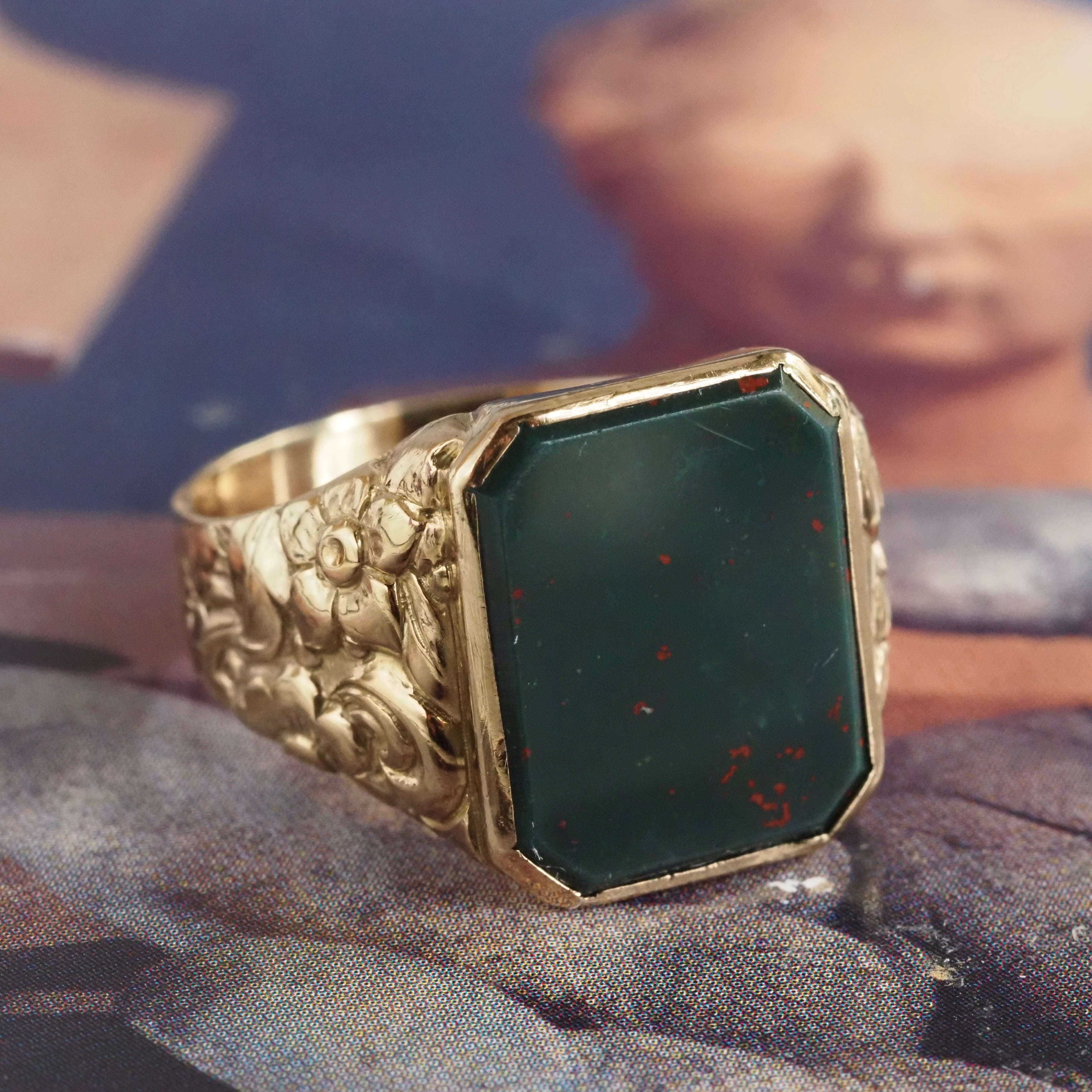 Vintage Bloodstone Floral 8k Gold Signet Ring