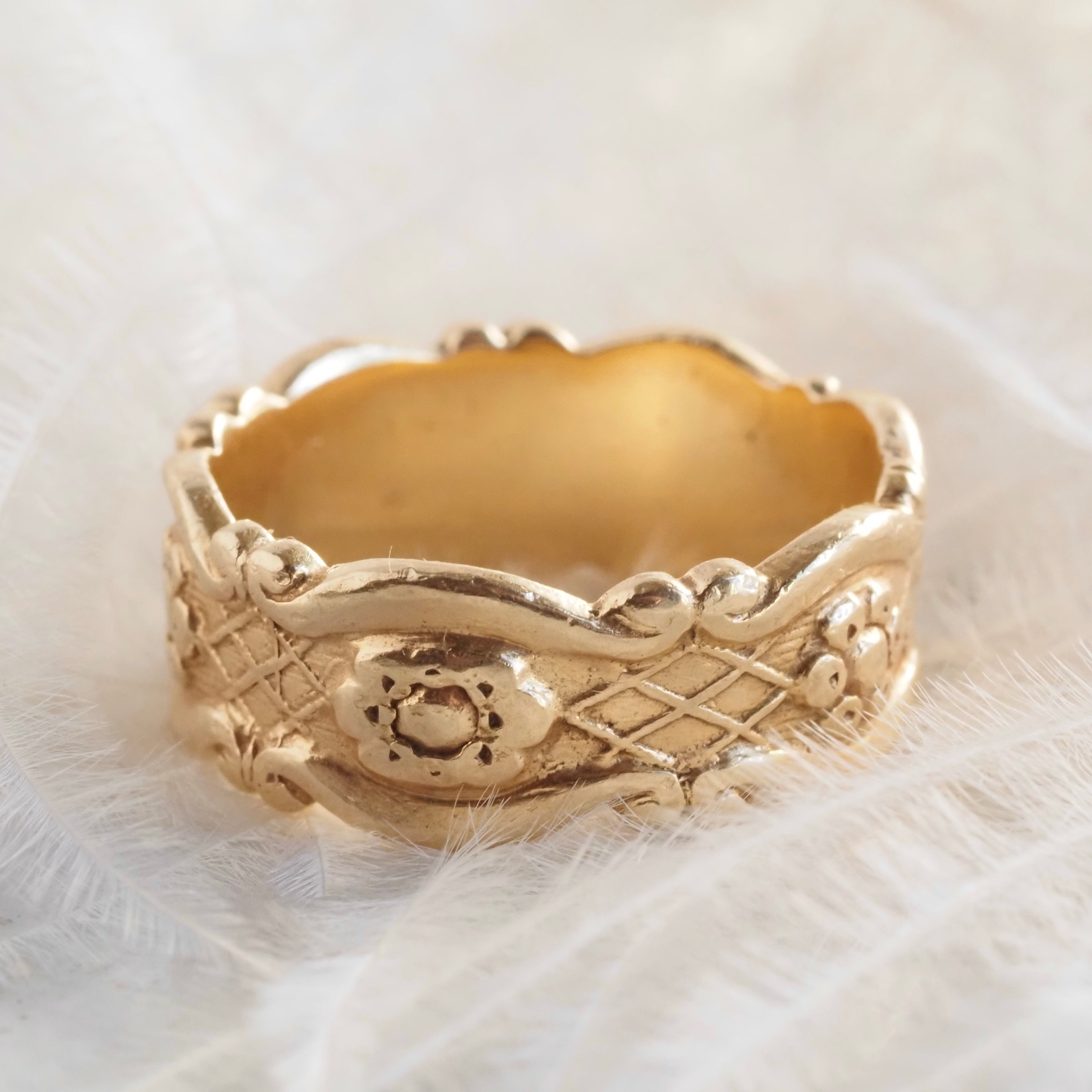 Vintage Floral Banner 14k Gold Band