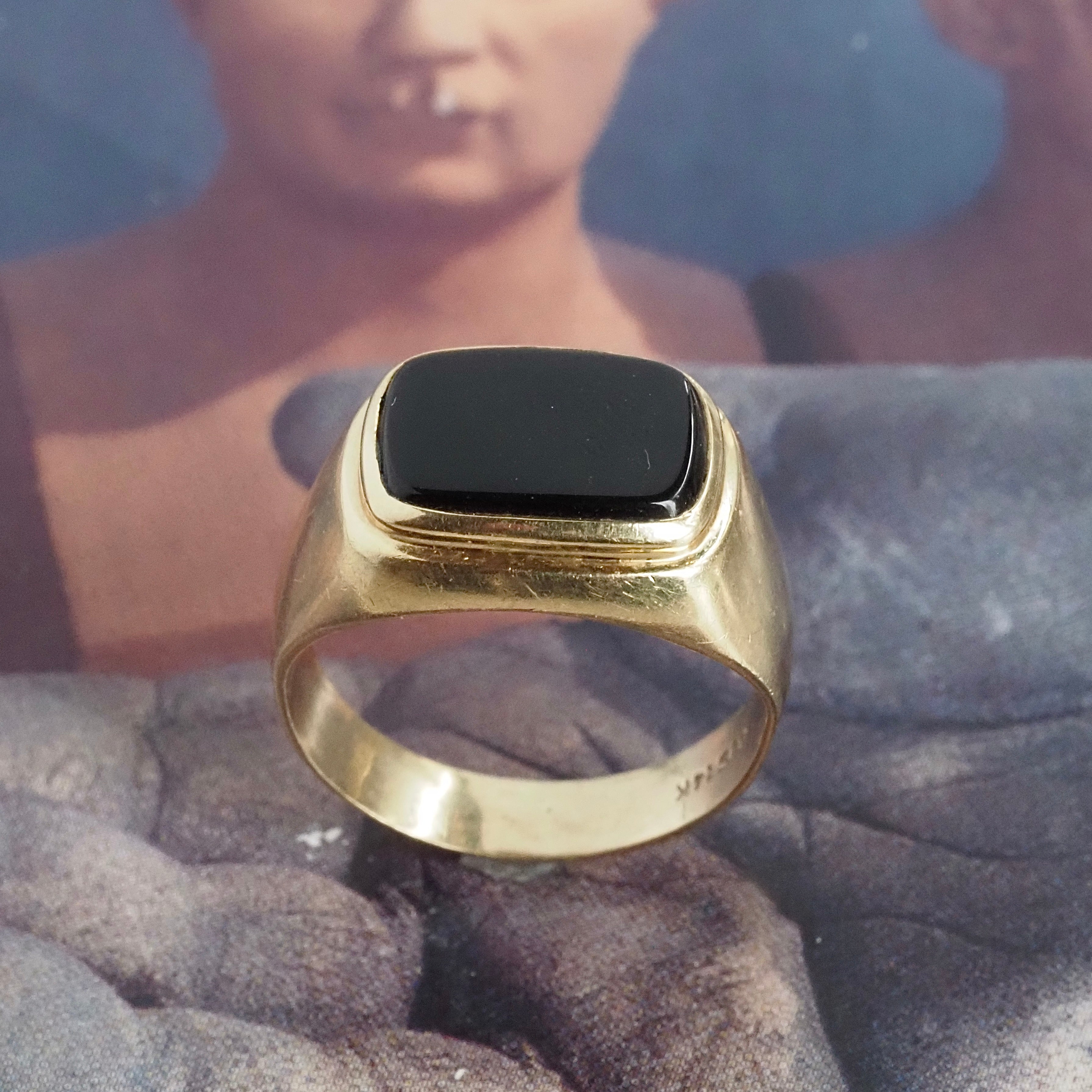 Vintage 14k Gold Onyx Signet Ring