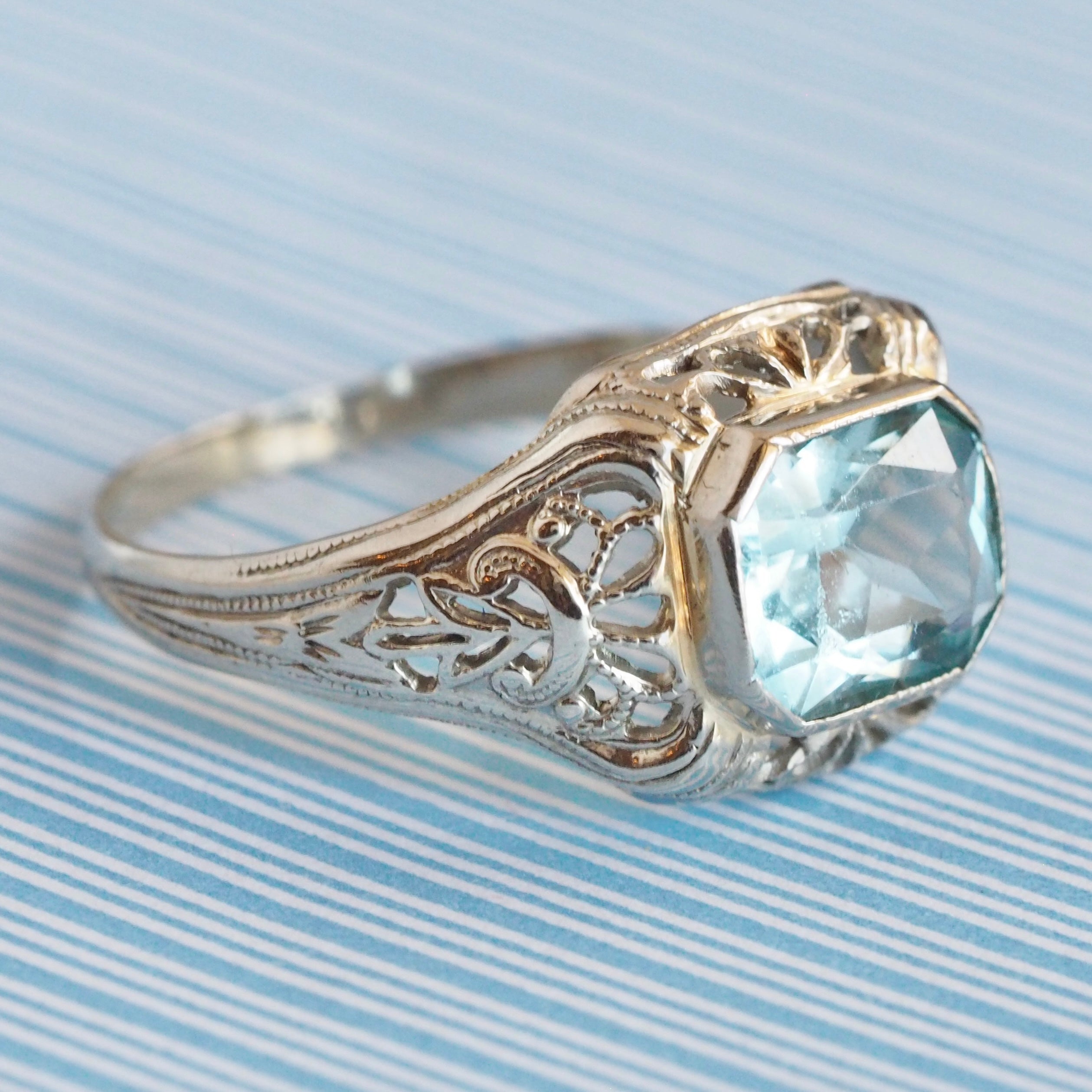 Antique Art Deco 14k White Gold Filigree Aquamarine Ring