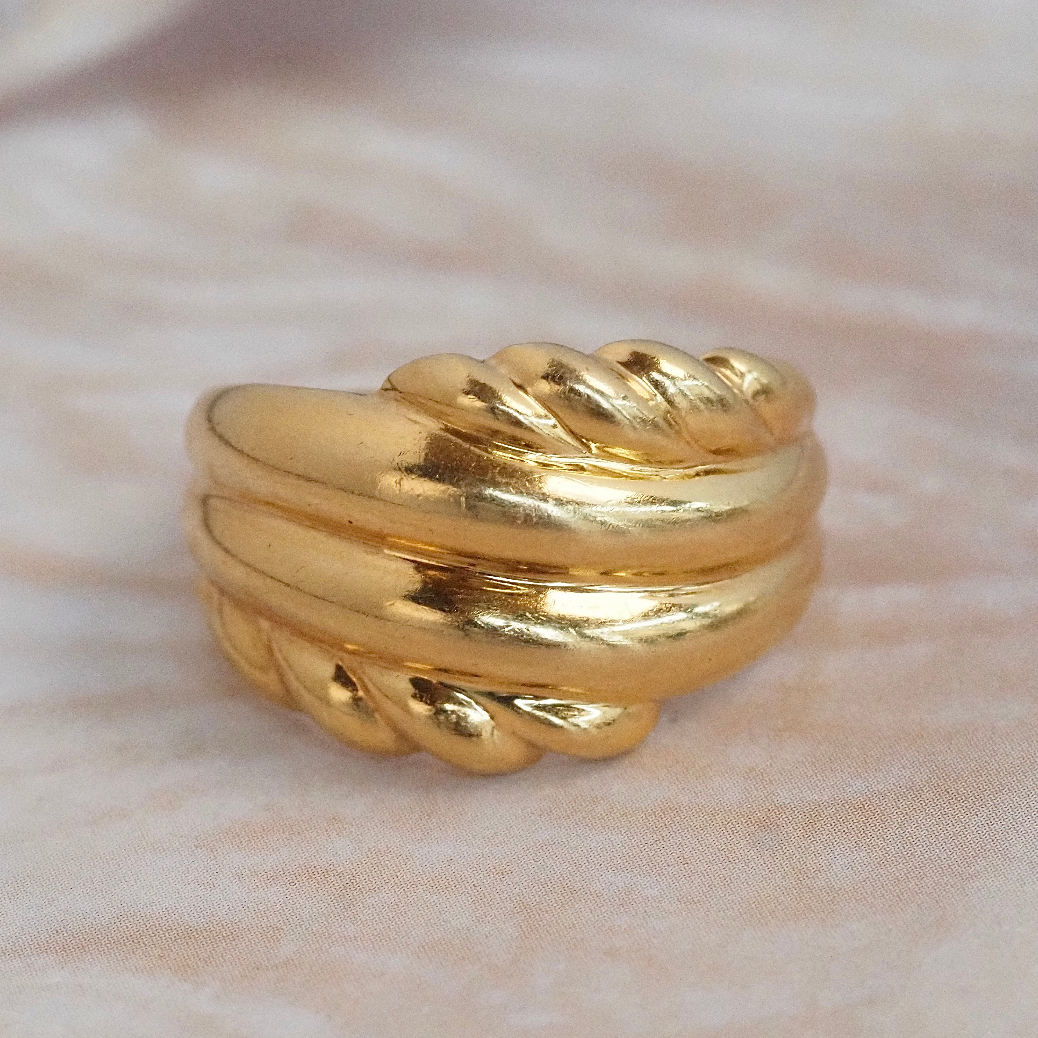 Vintage Twisty Domed 18k Gold Ring
