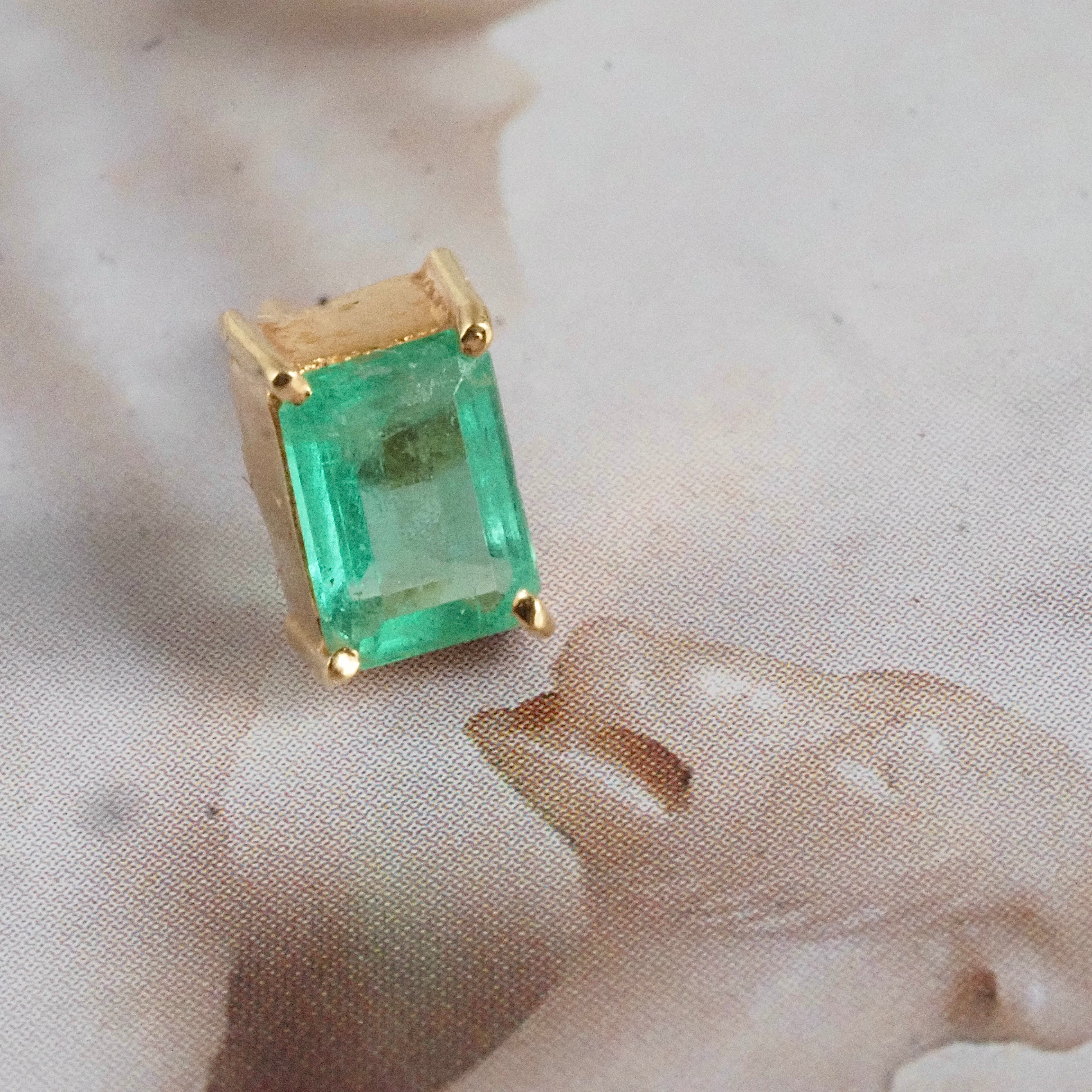 Vintage 18k Gold Emerald Cut Emerald Stud Earrings