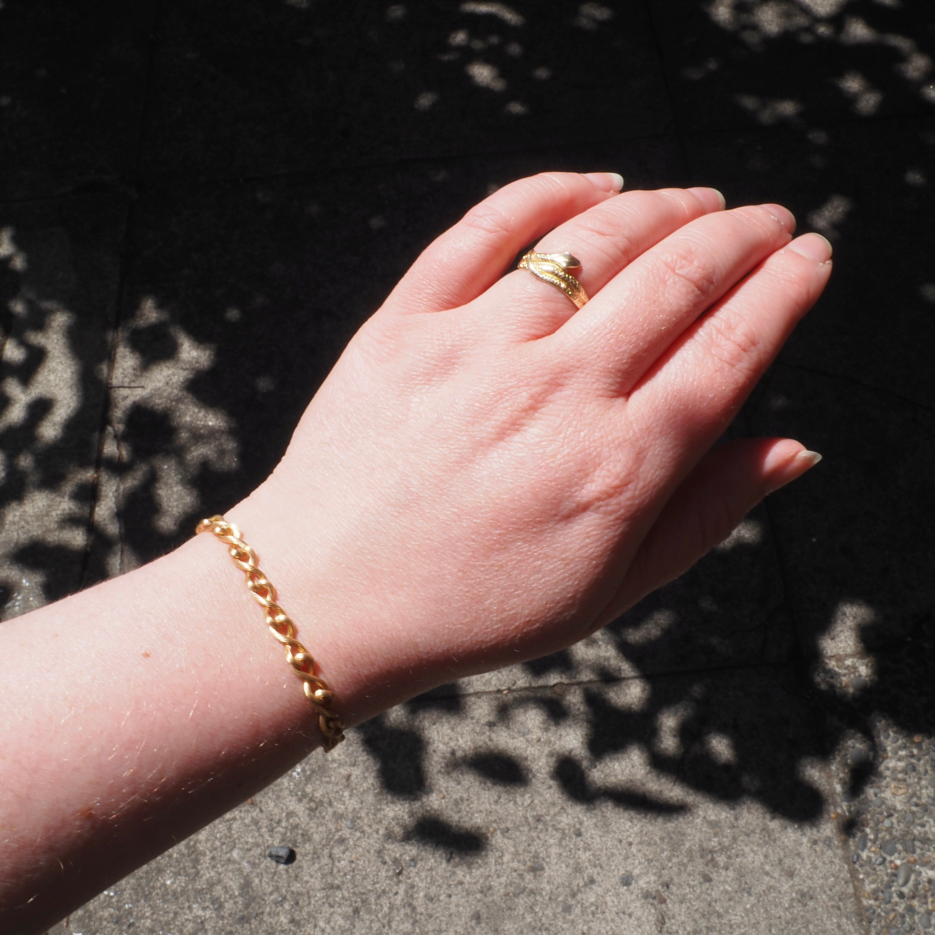 Vintage Italian 18k Gold Fluted Infinity Chain Bracelet