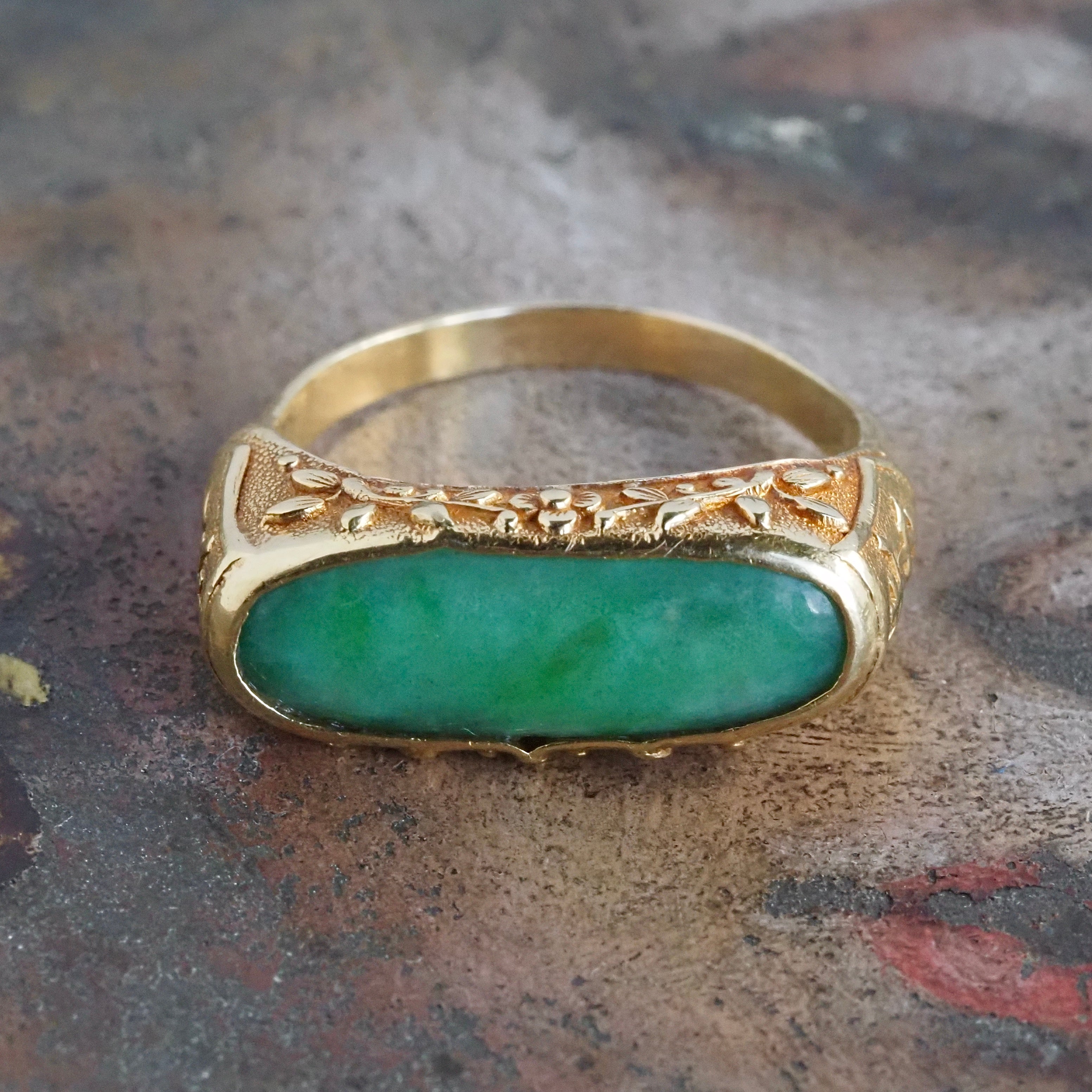 Antique Chinese 18k Gold Jade Saddle Ring