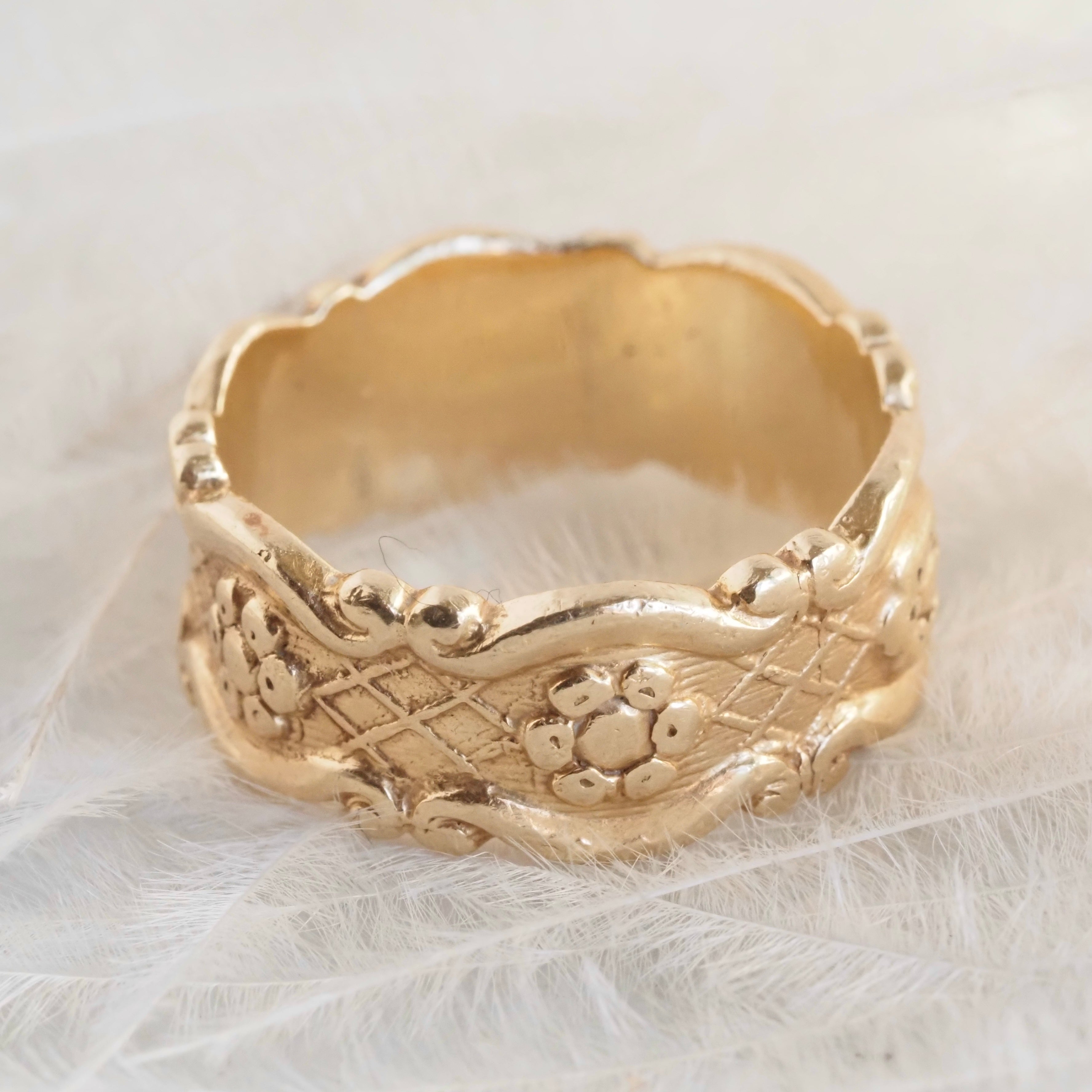 Vintage Floral Banner 14k Gold Band