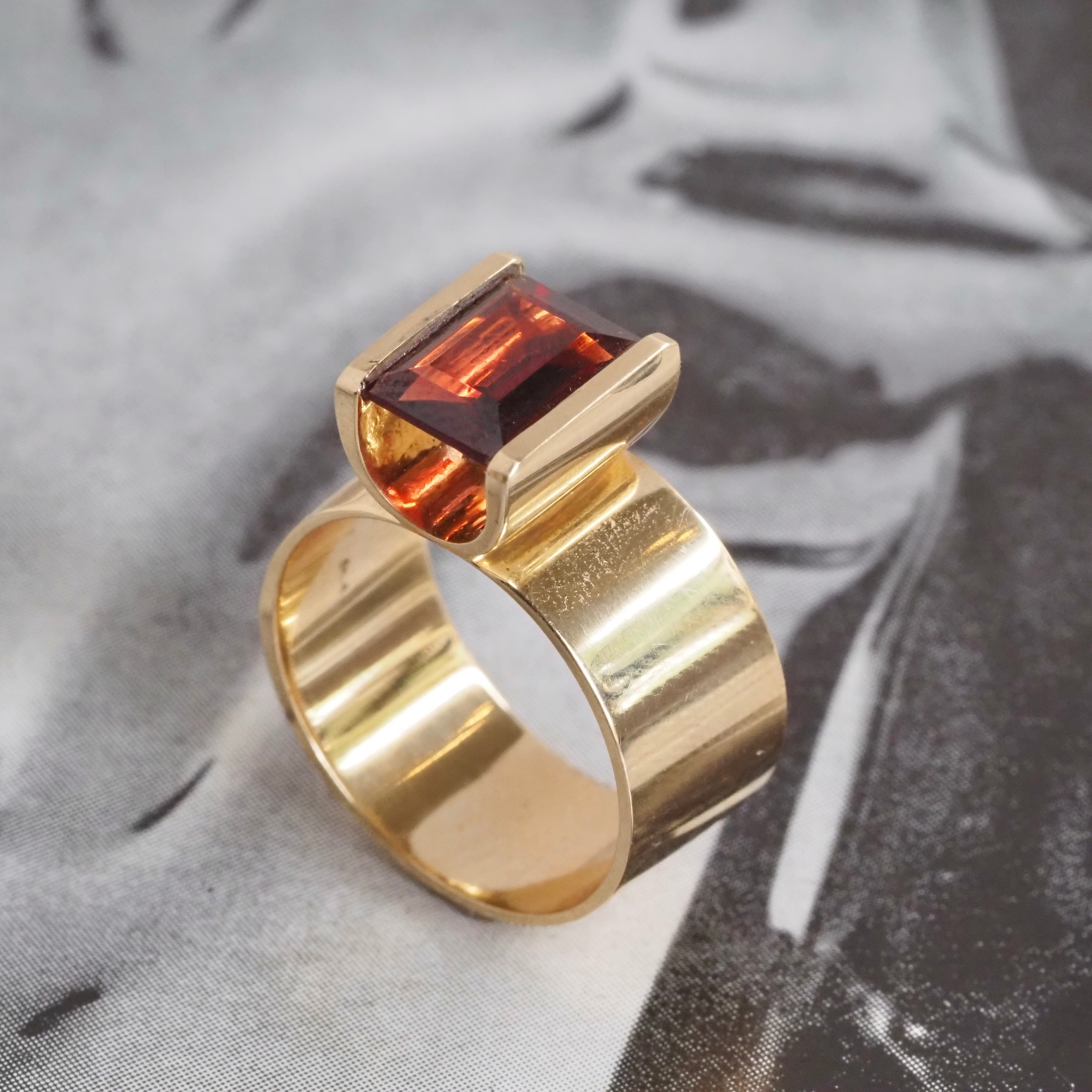 Vintage Modernist 14k Gold Garnet Ring