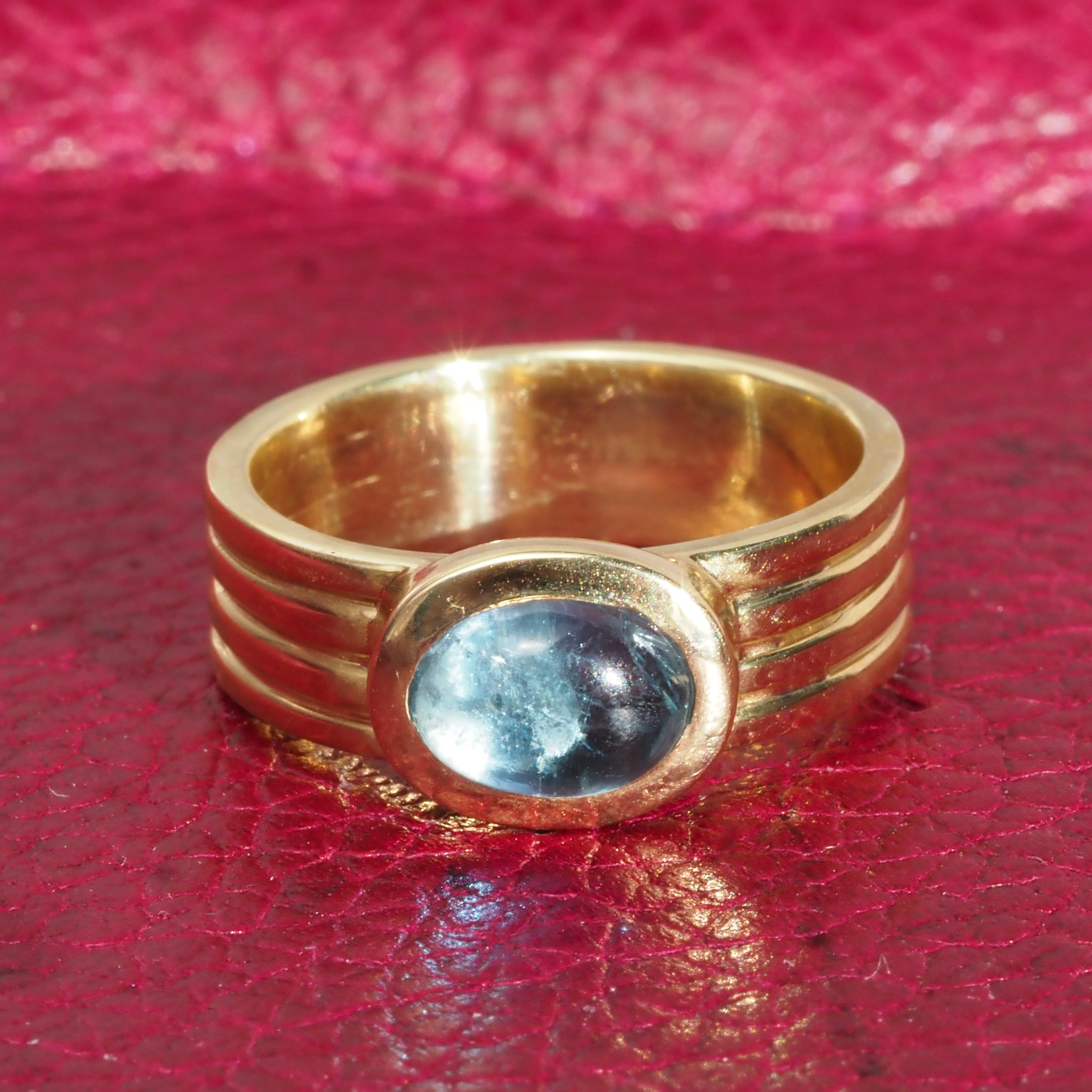 Vintage Aquamarine Cabochon Bezel Set 18k Gold Ring