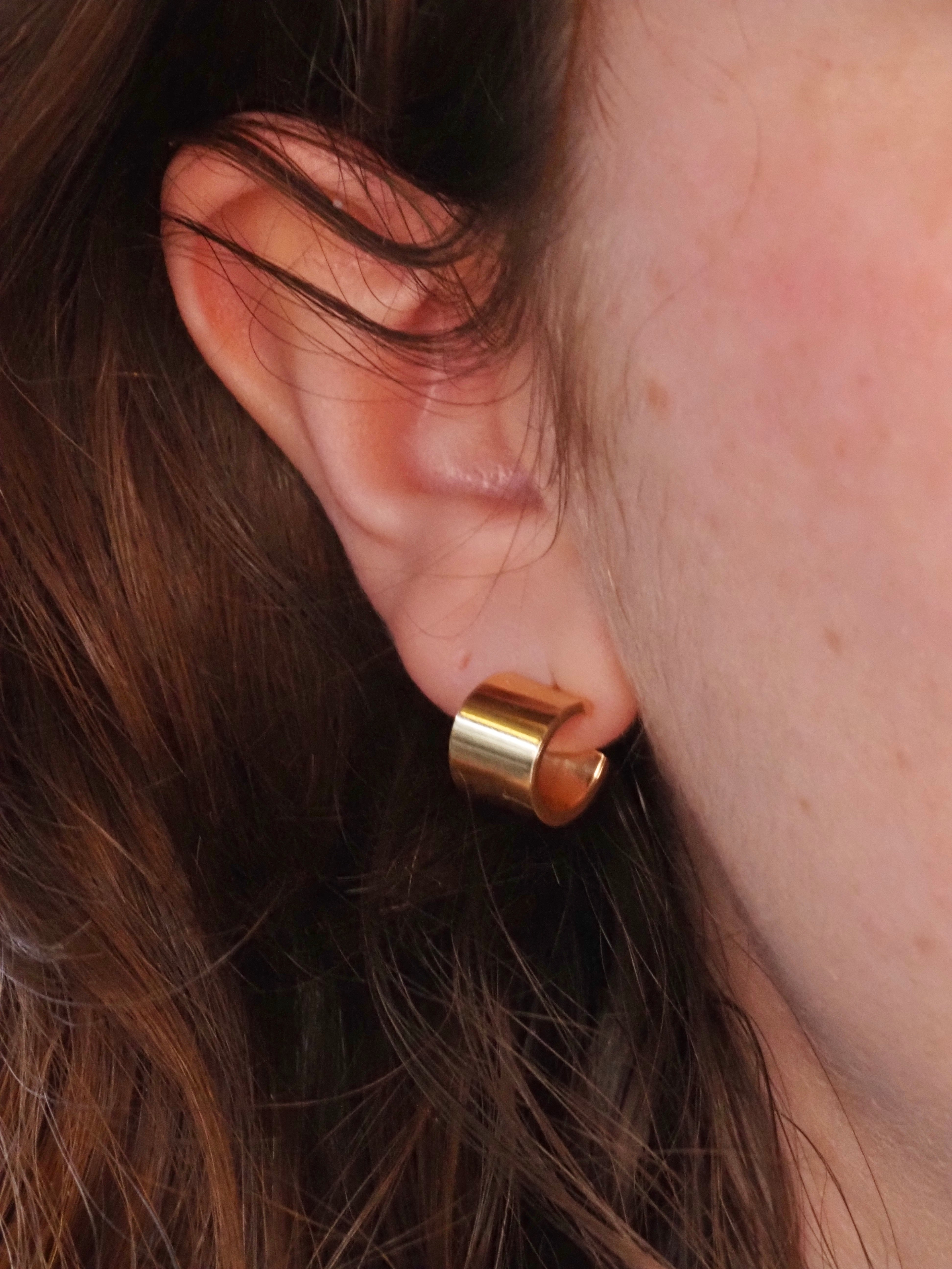 Vintage 14k Gold Huggie Hoops