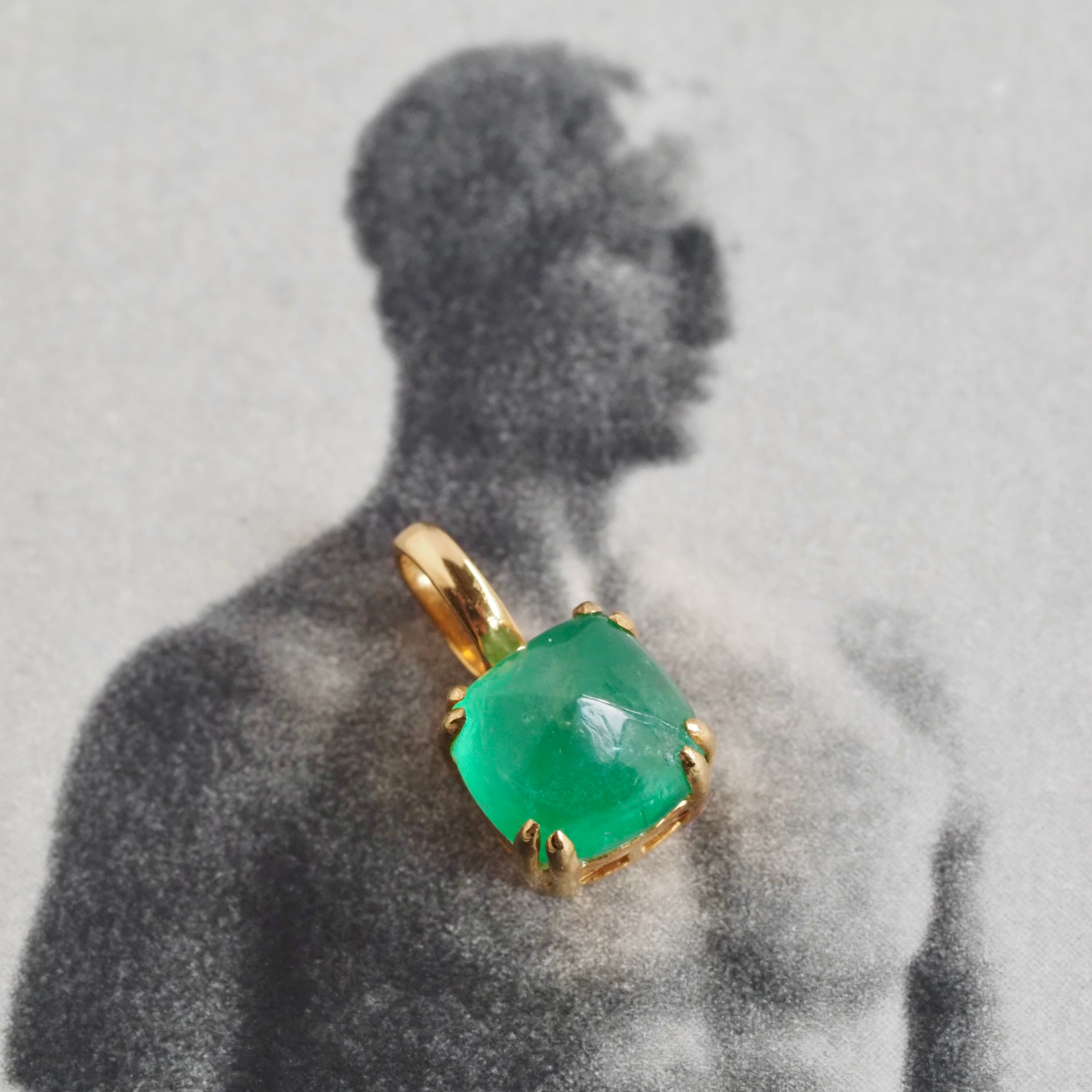 Emerald Sugarloaf 18k Gold Pendant