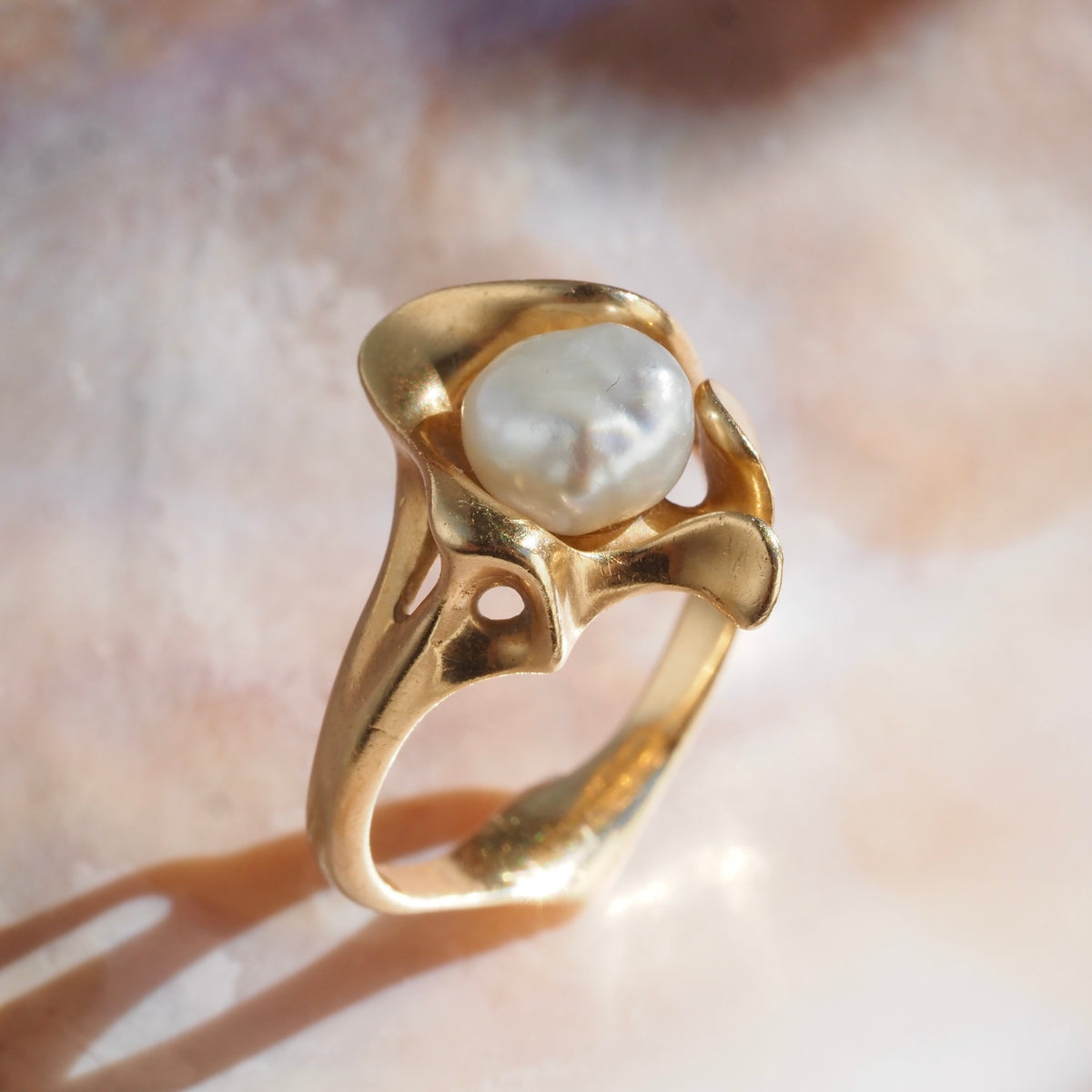 Vintage Late 60's Pearl 14k Gold Ring