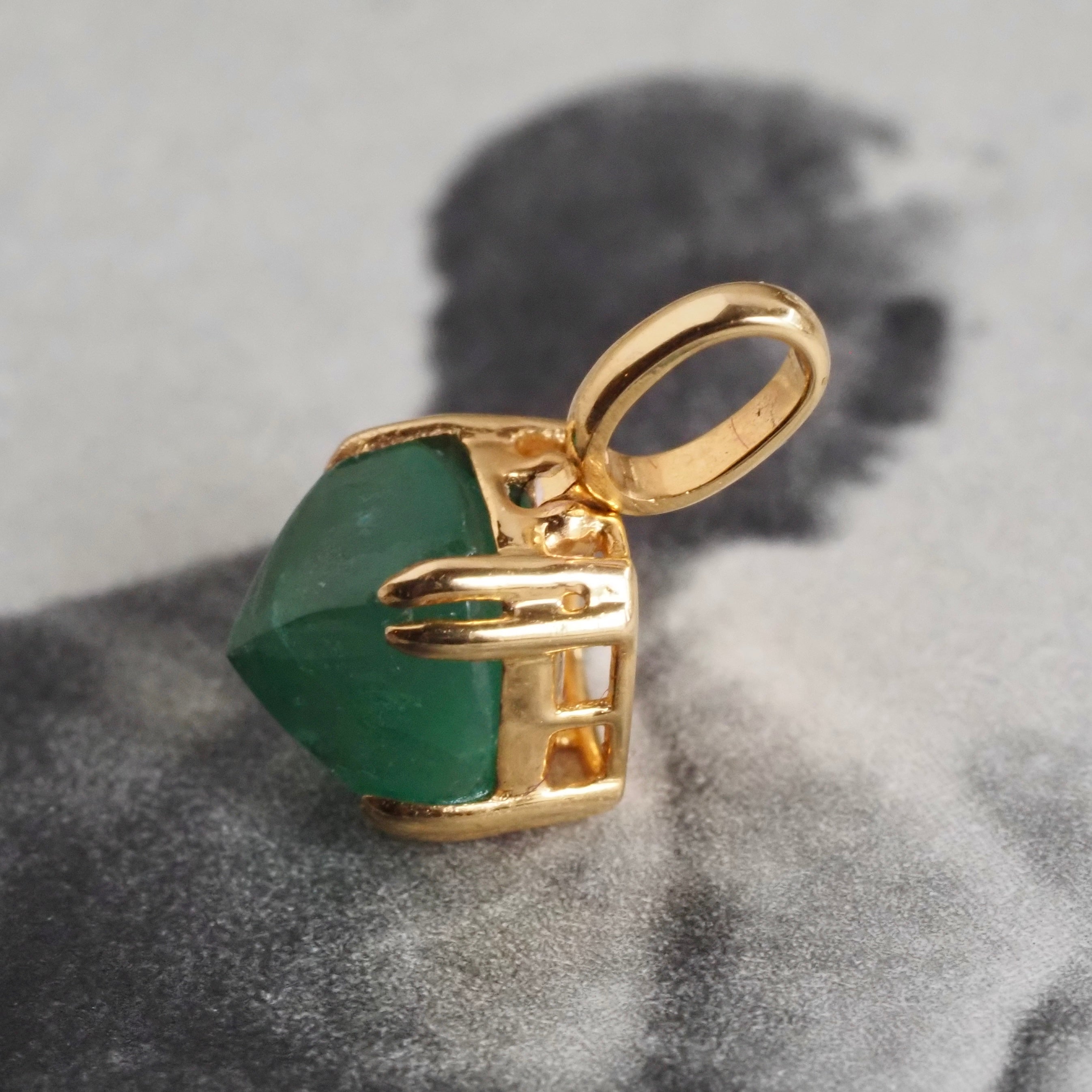 Emerald Sugarloaf 18k Gold Pendant