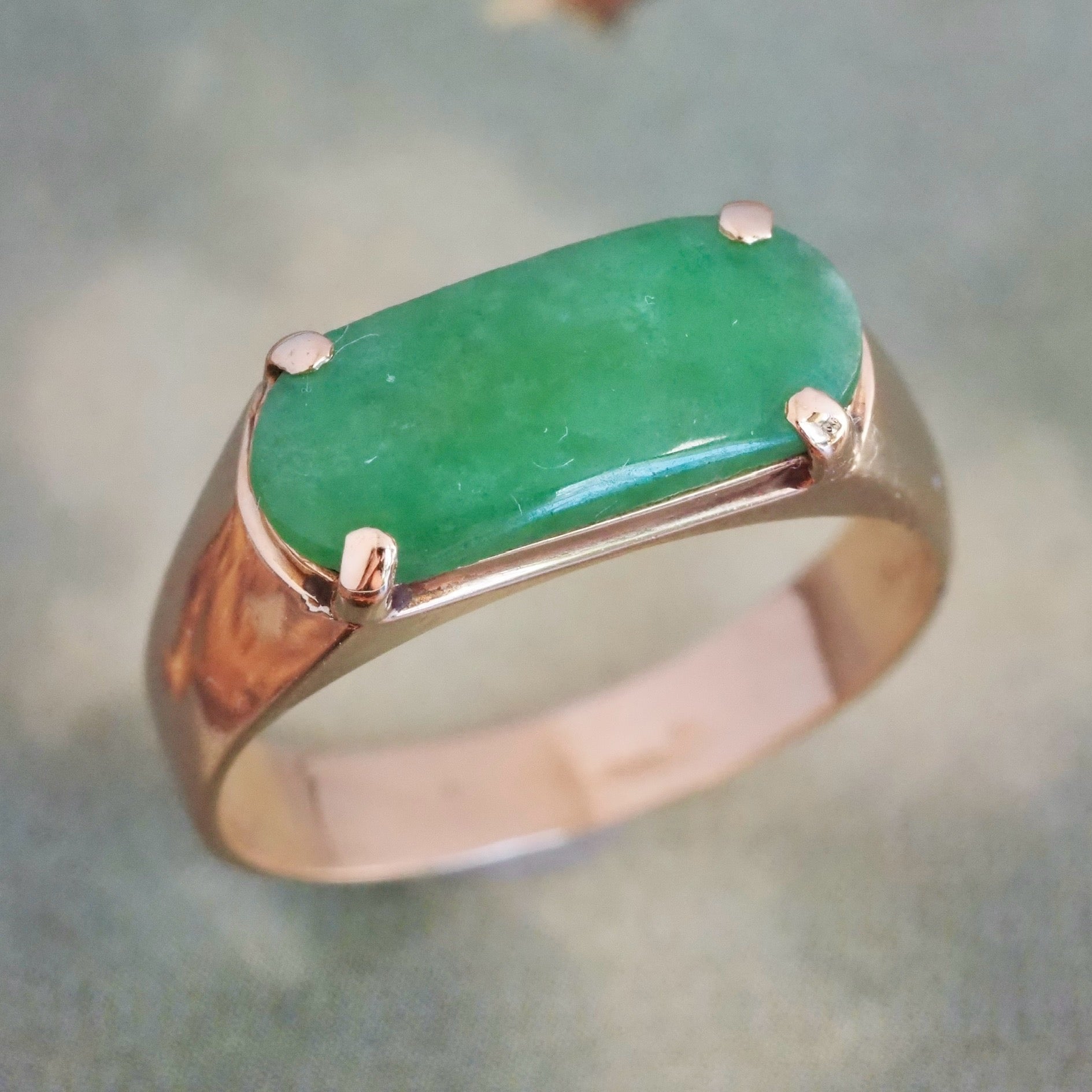 Vintage 18k Gold Jade Saddle Ring