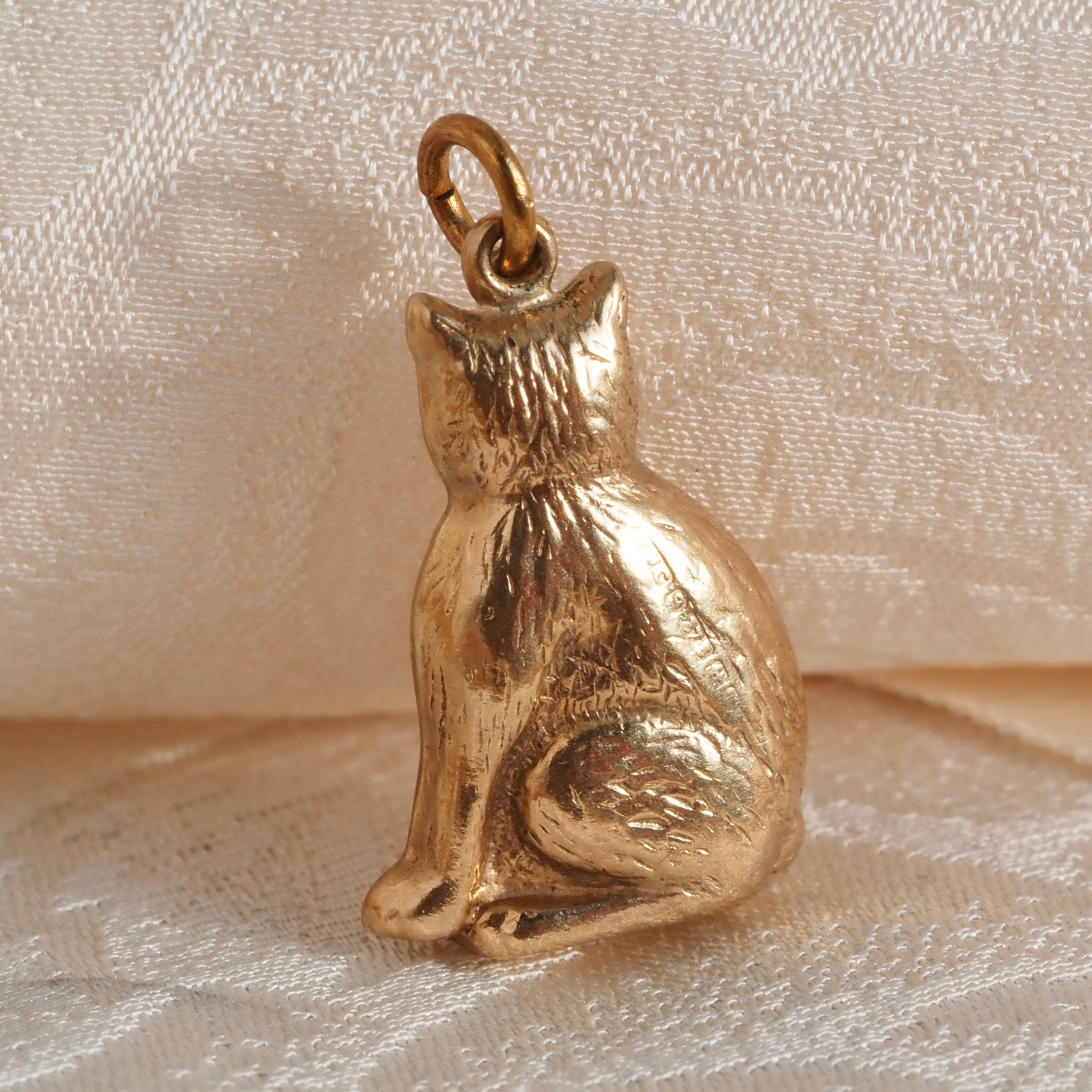 Vintage Cat 9k Gold Charm