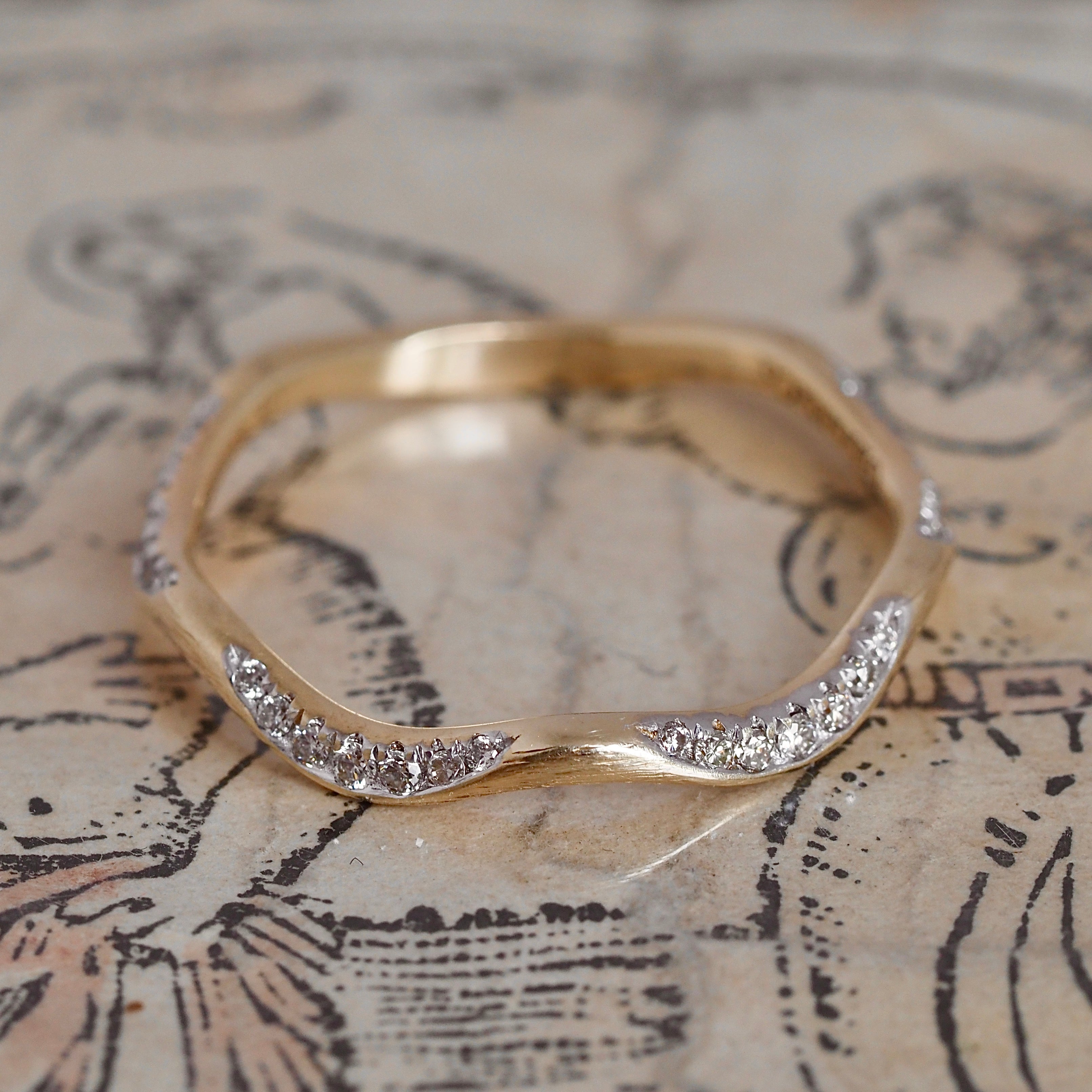 Vintage 14k Gold Diamond Wavy Band