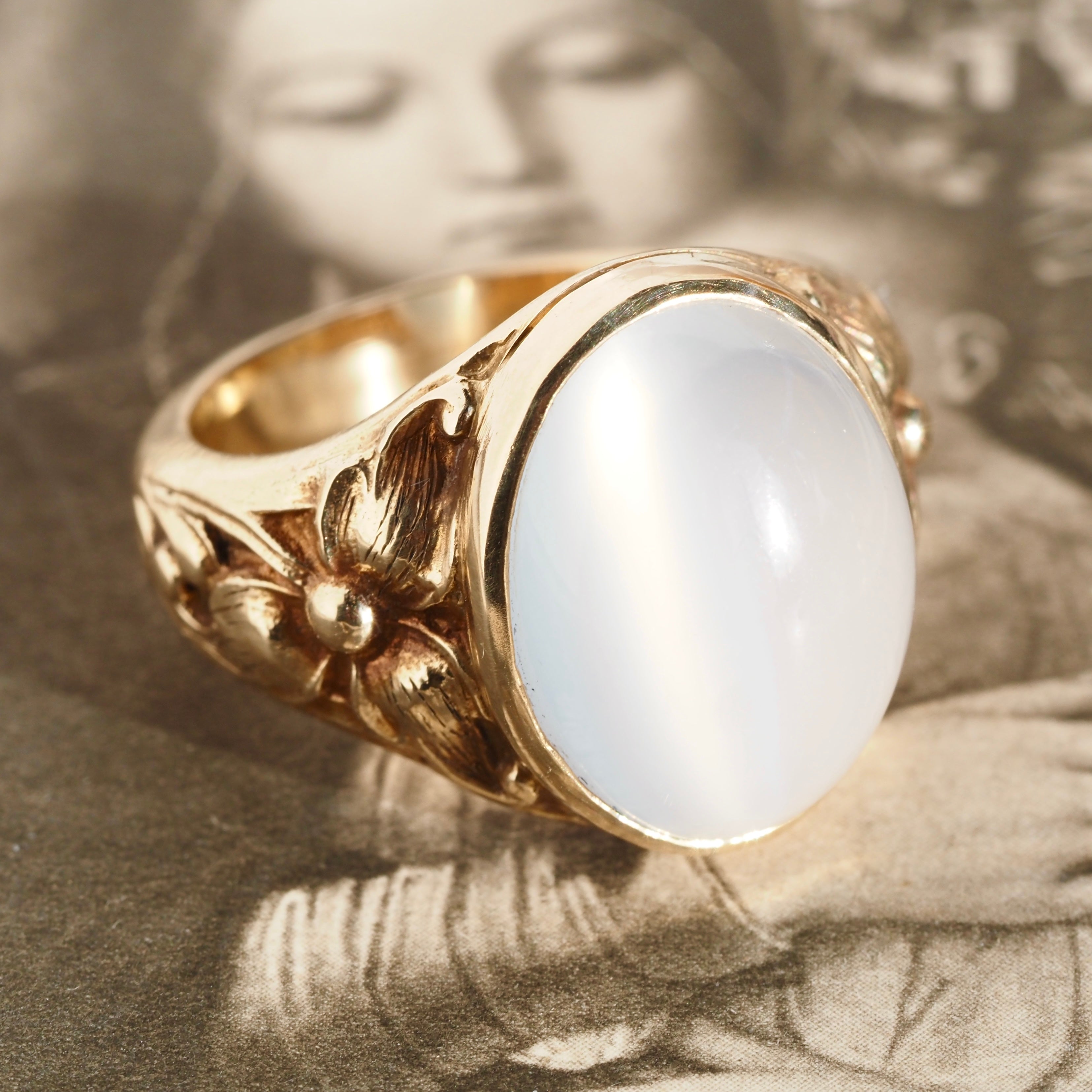 Vintage Floral 14k Gold Moonstone Ring