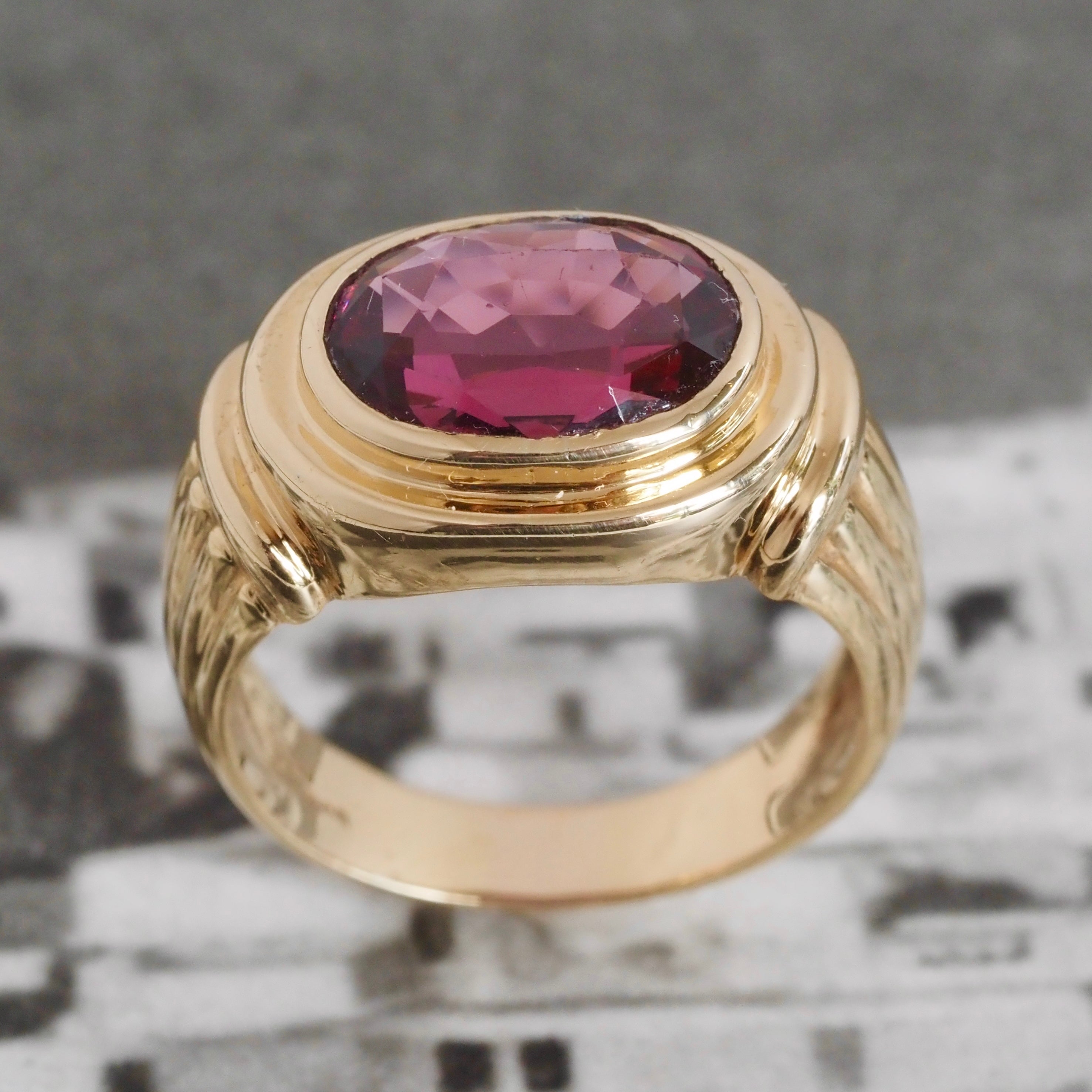 Vintage Neo-Classical Rhodolite Garnet 18k Gold Ring