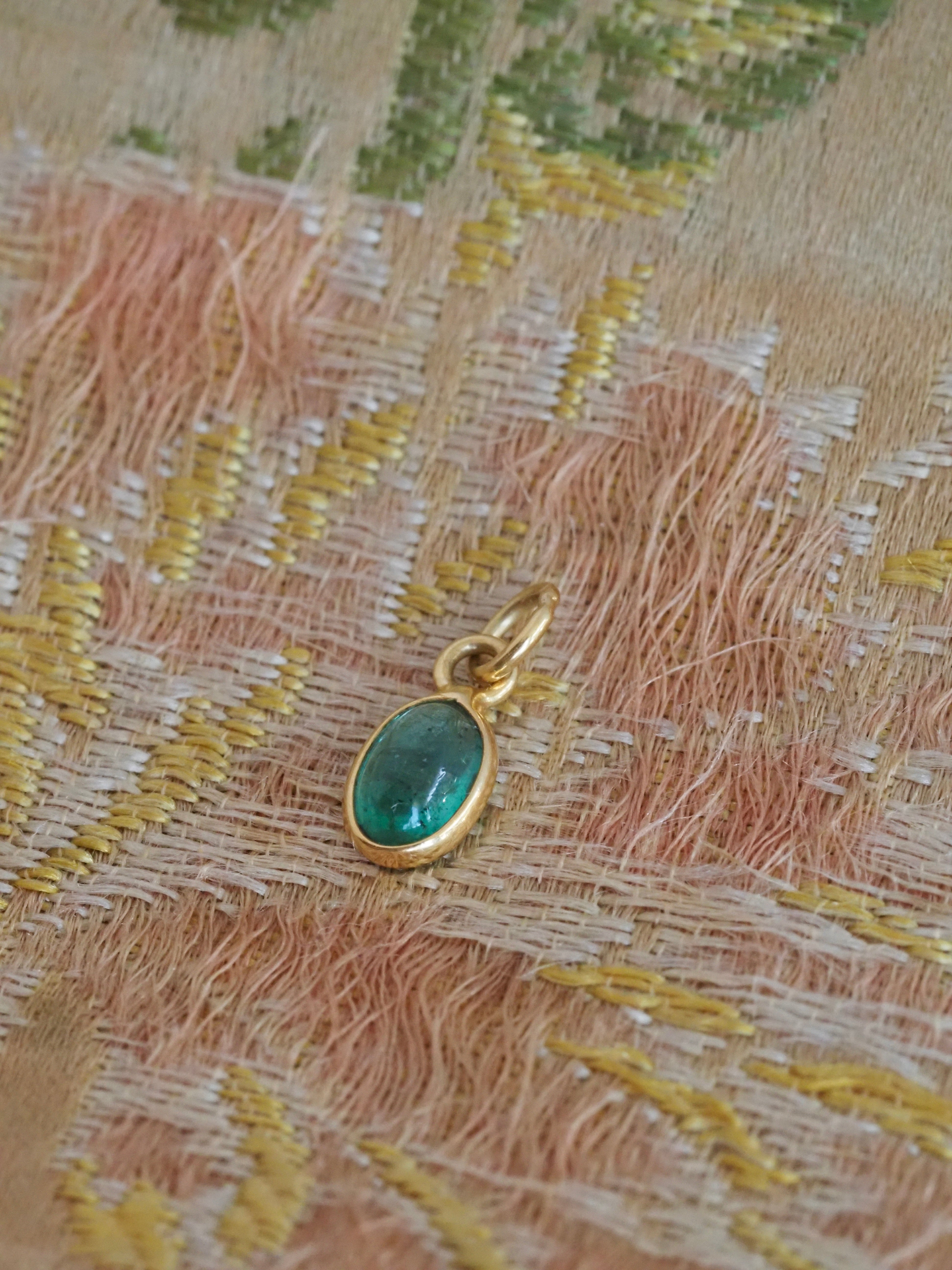 Vintage 18k Gold Emerald Cabochon Pendant