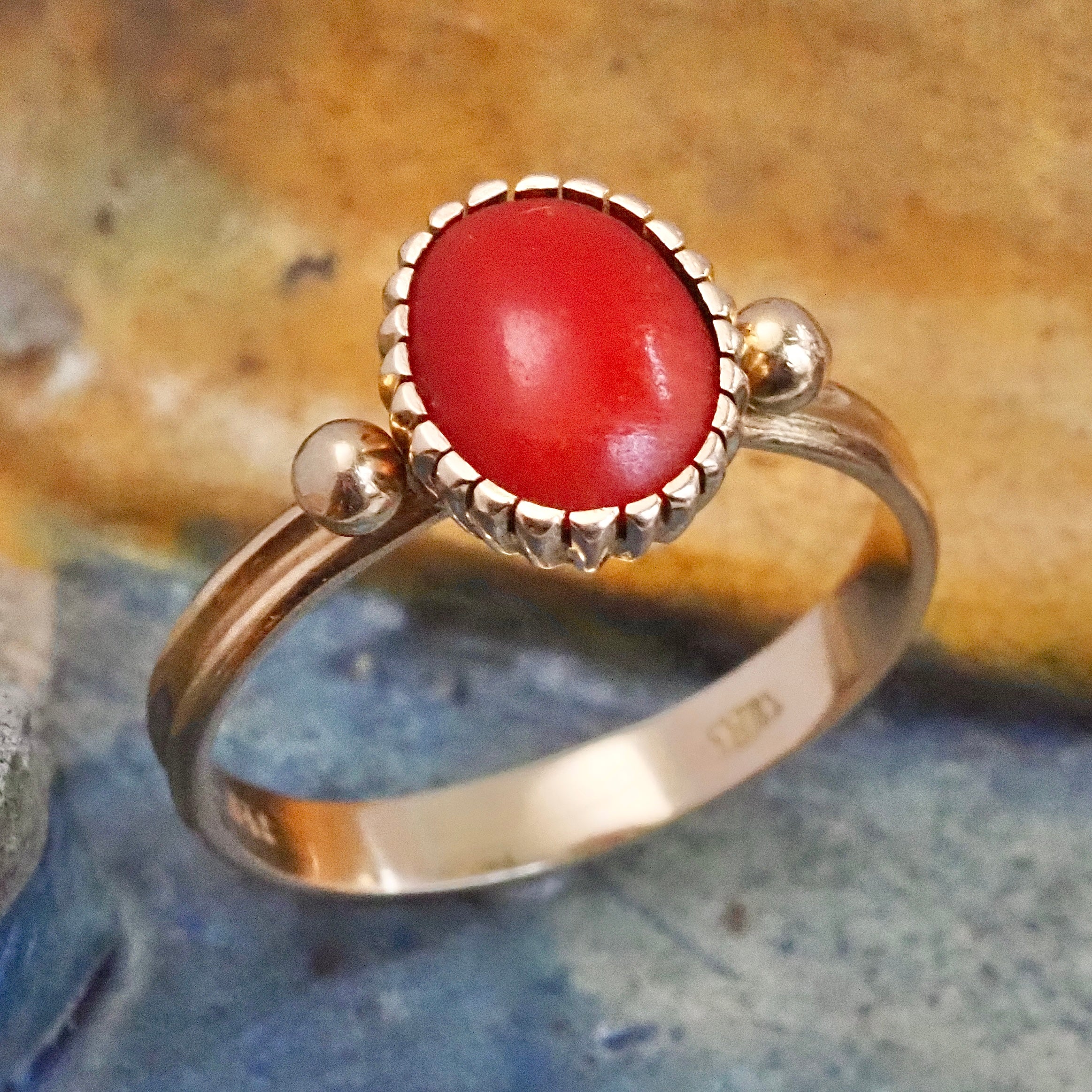 Antique Coral 18k Gold Ring