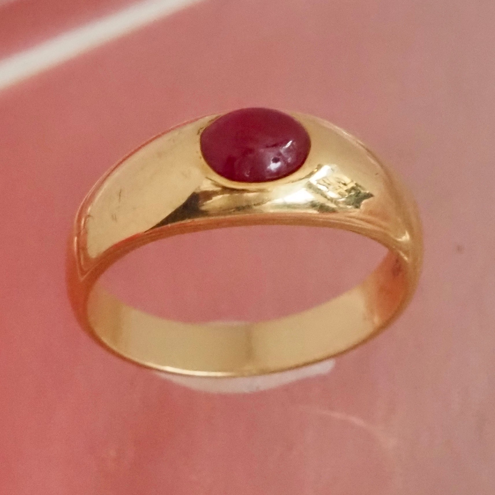 Vintage Ruby Cabochon 18k Gold Dome Ring