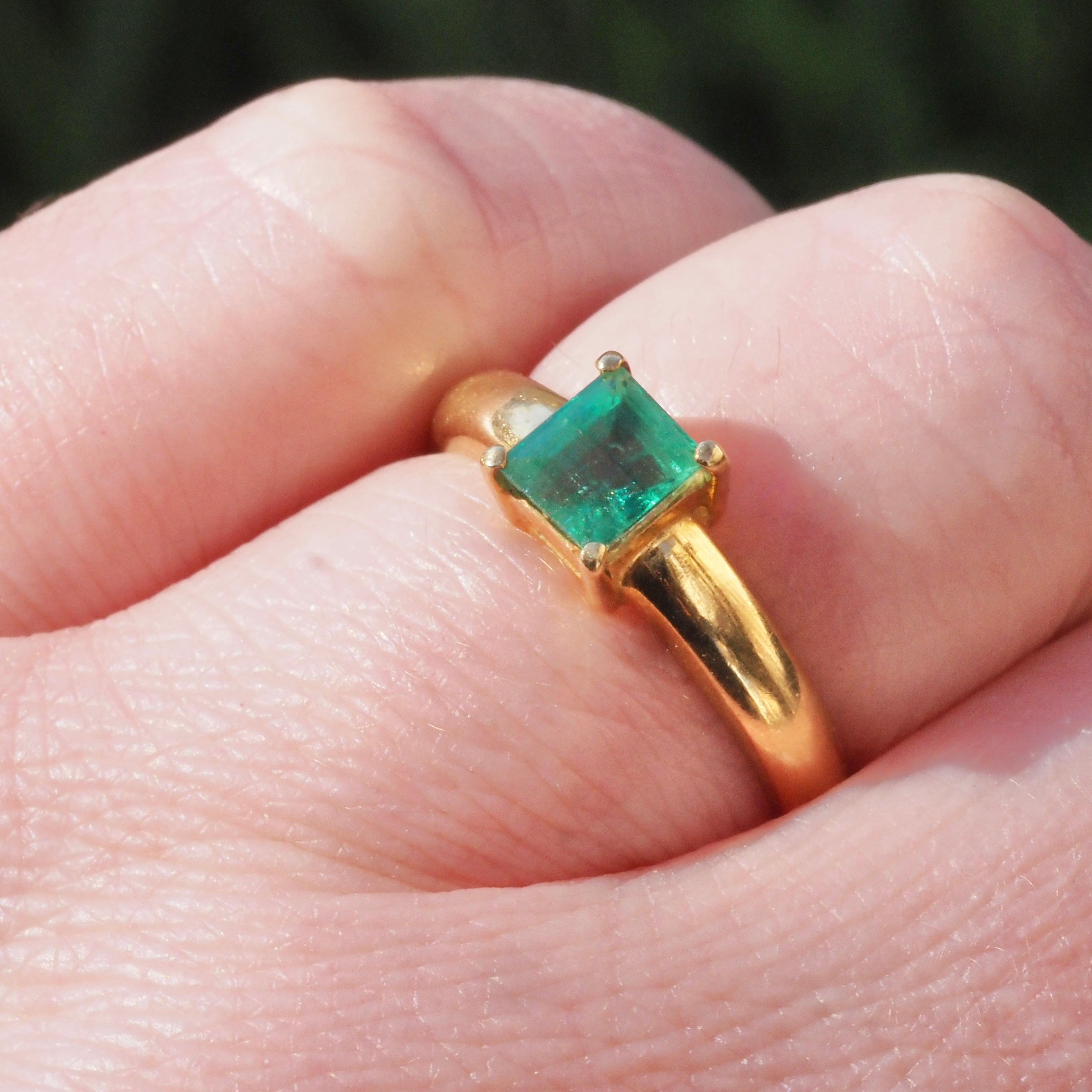 Vintage Emerald 18k Gold Solitaire Ring
