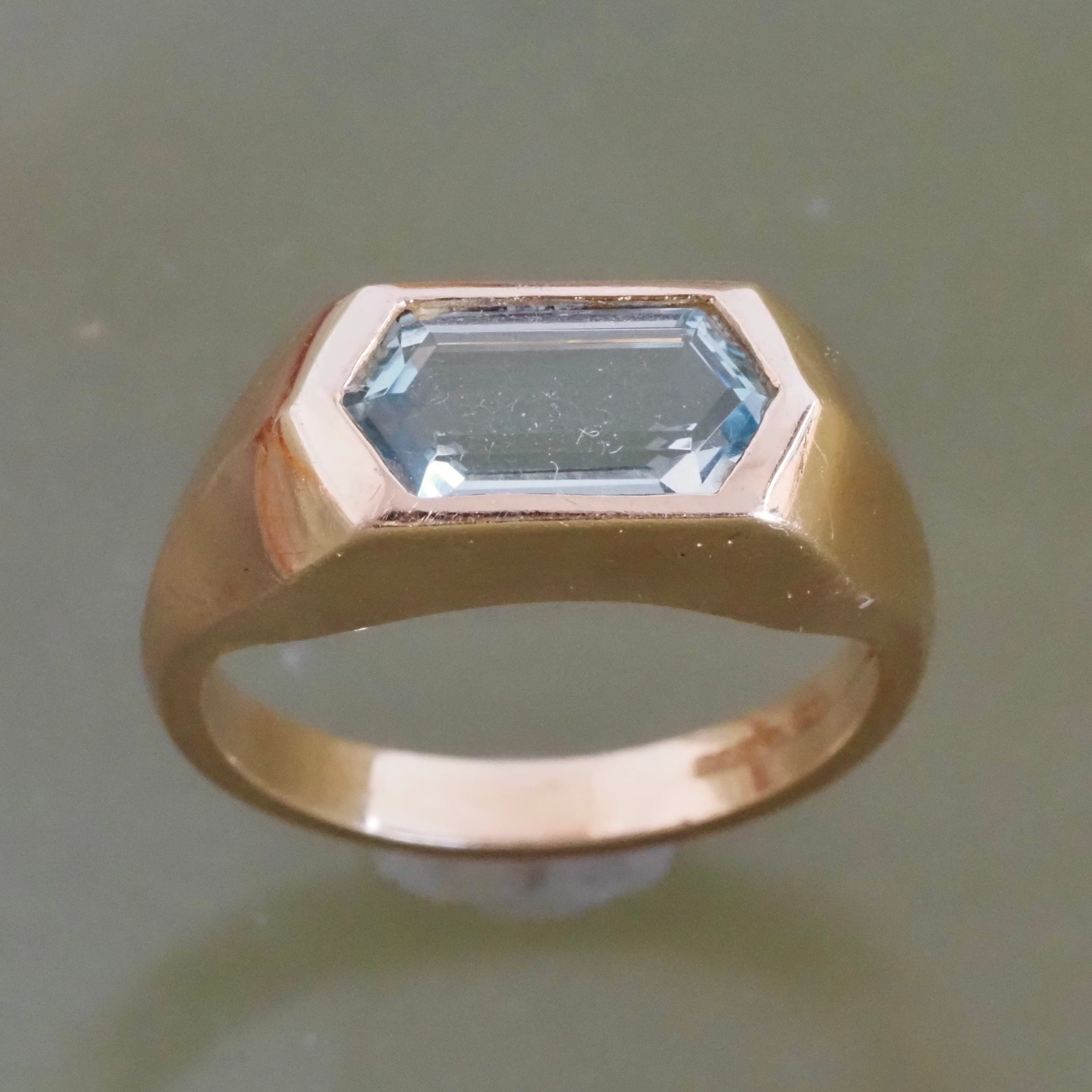 Mid Century Modern English Aquamarine 9k Gold Ring