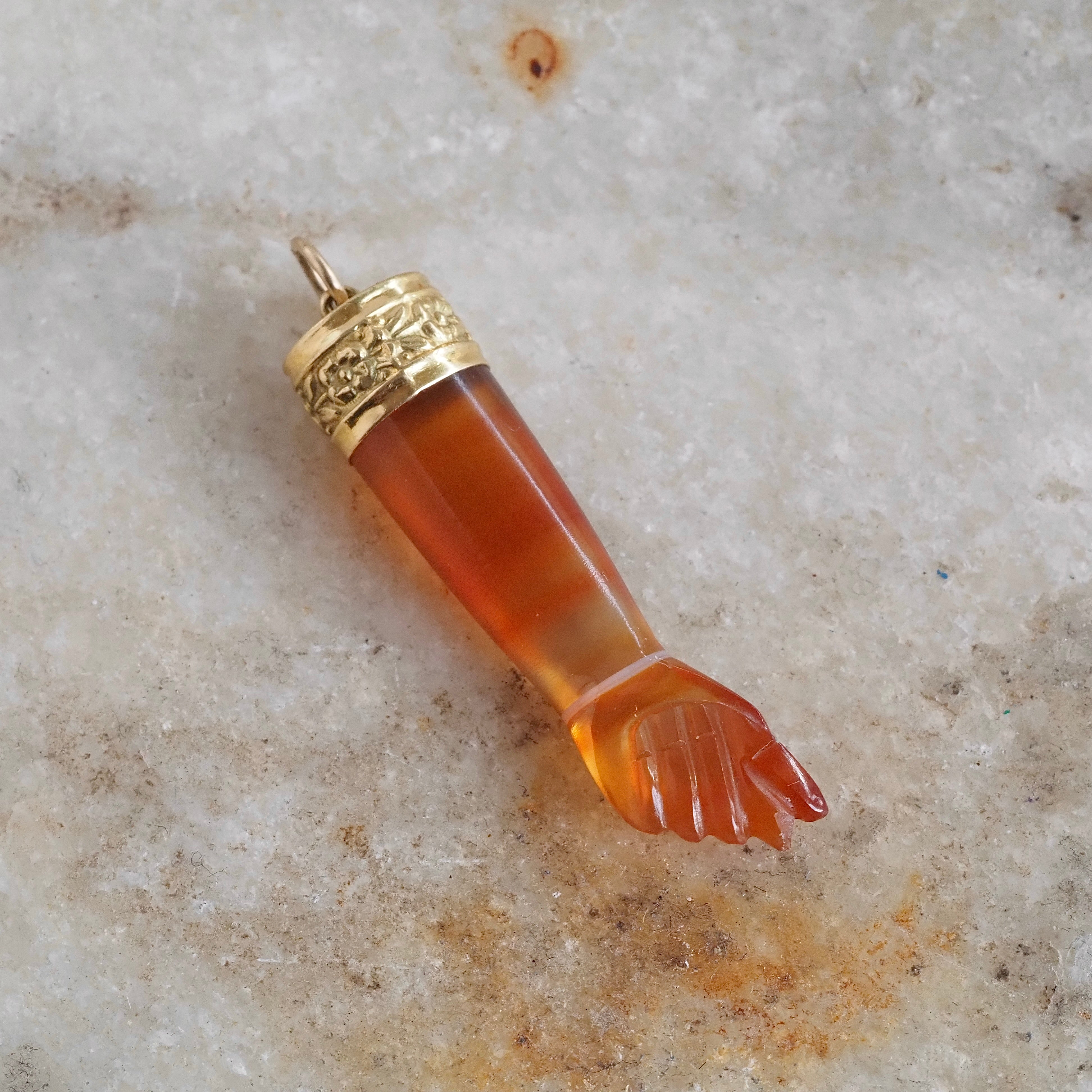 Antique Mano Figa Agate 18k Gold Pendant