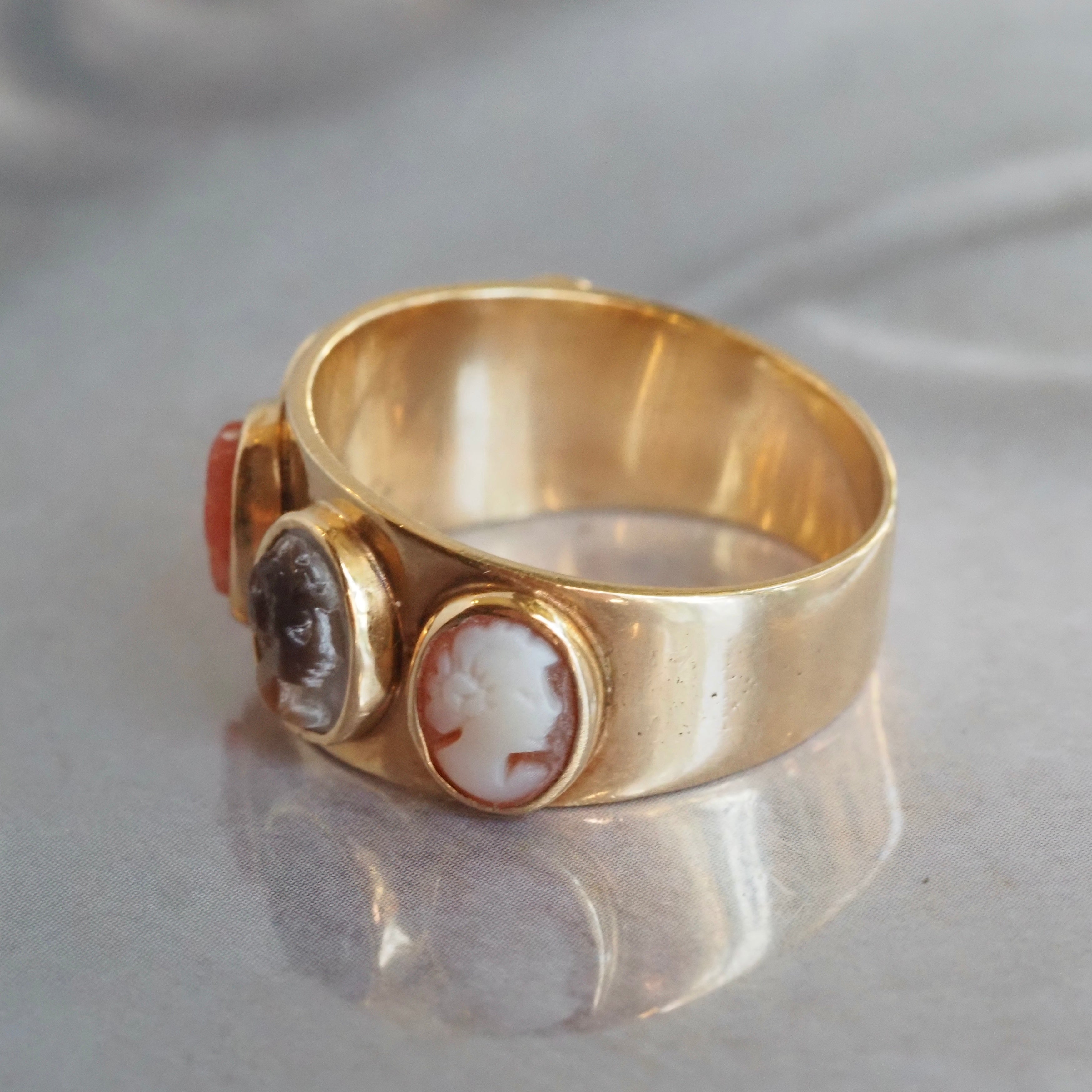 Vintage Cameo Coral Mother of Pearl and Shell 14k Gold Ring