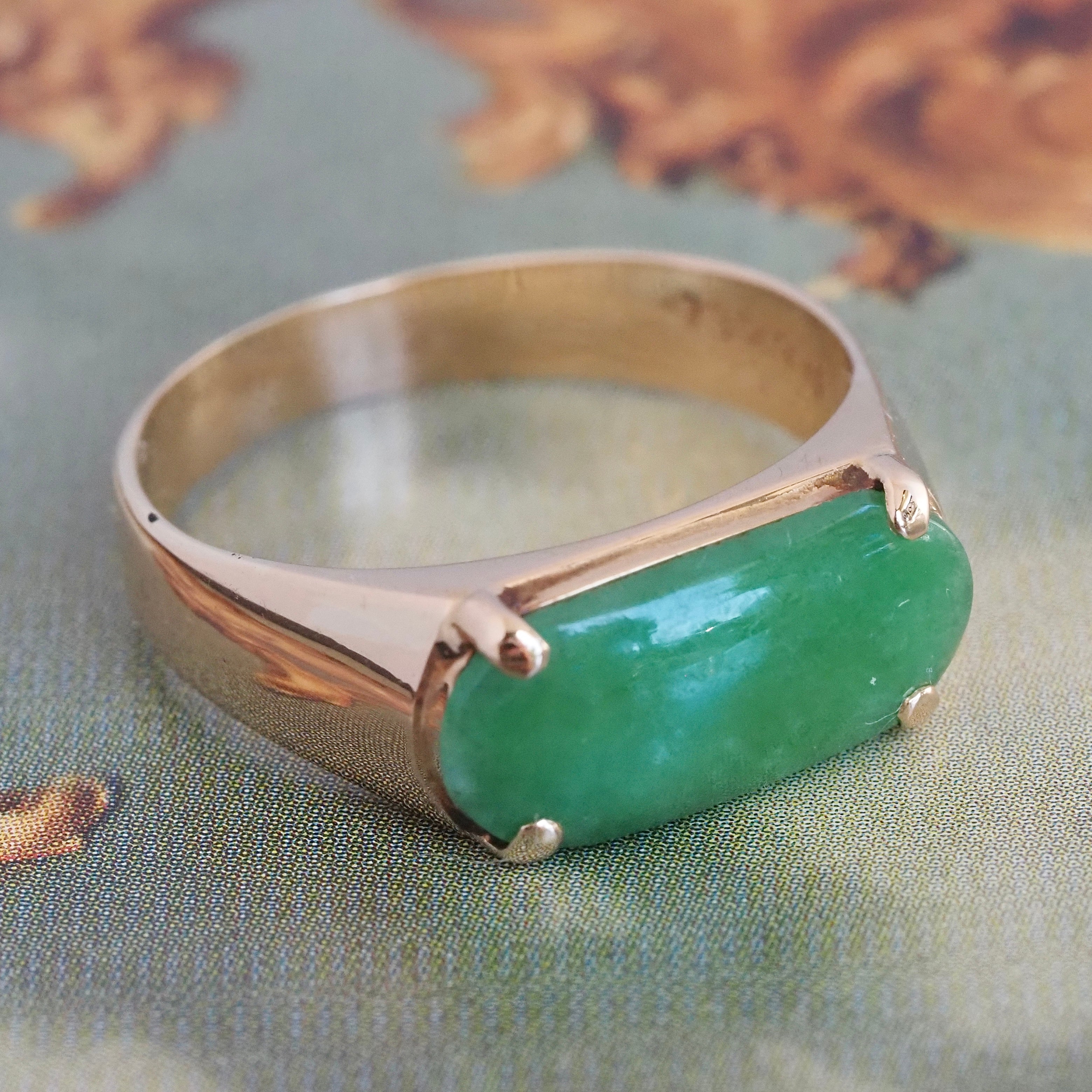 Vintage 18k Gold Jade Saddle Ring