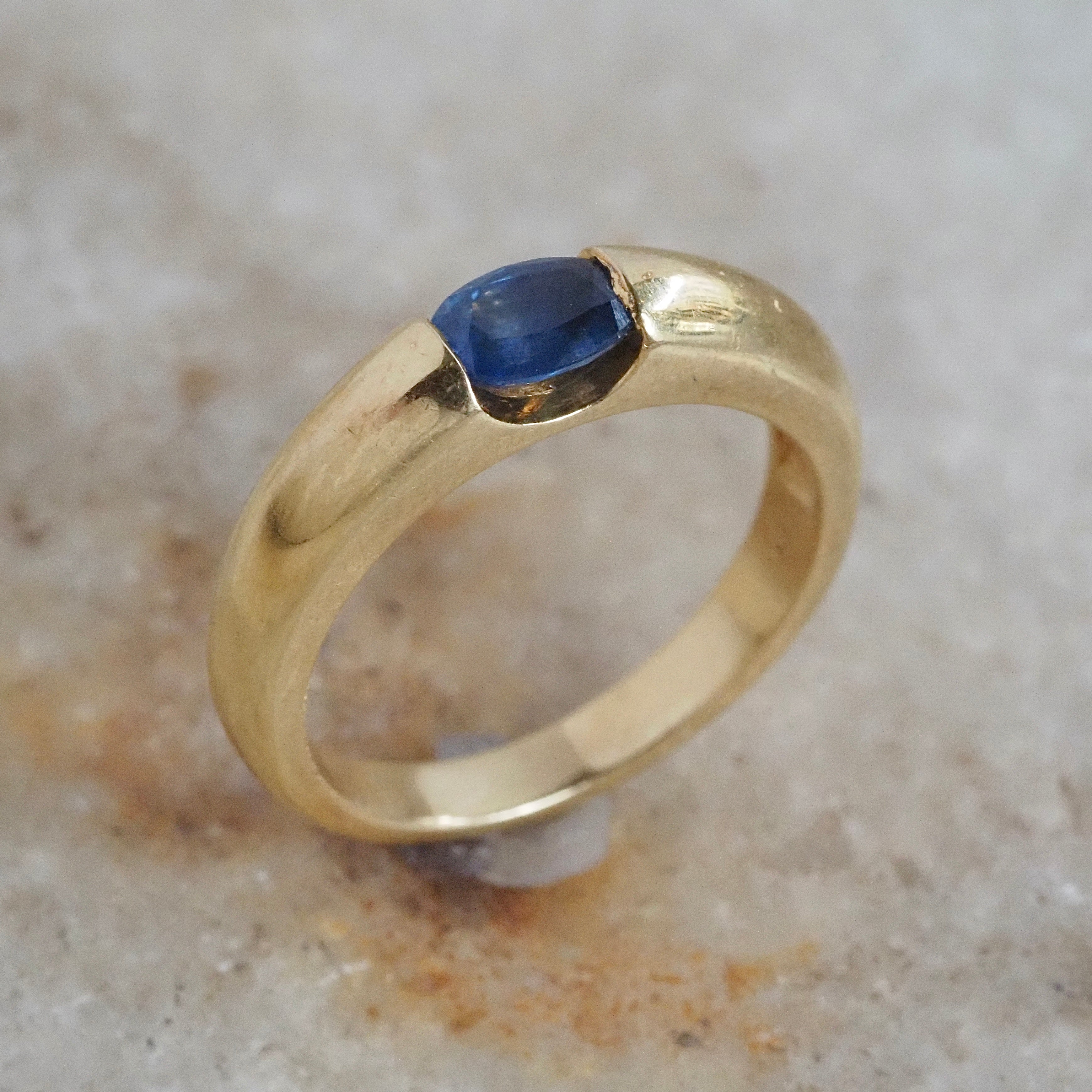 Vintage 18k Gold Sapphire Ring