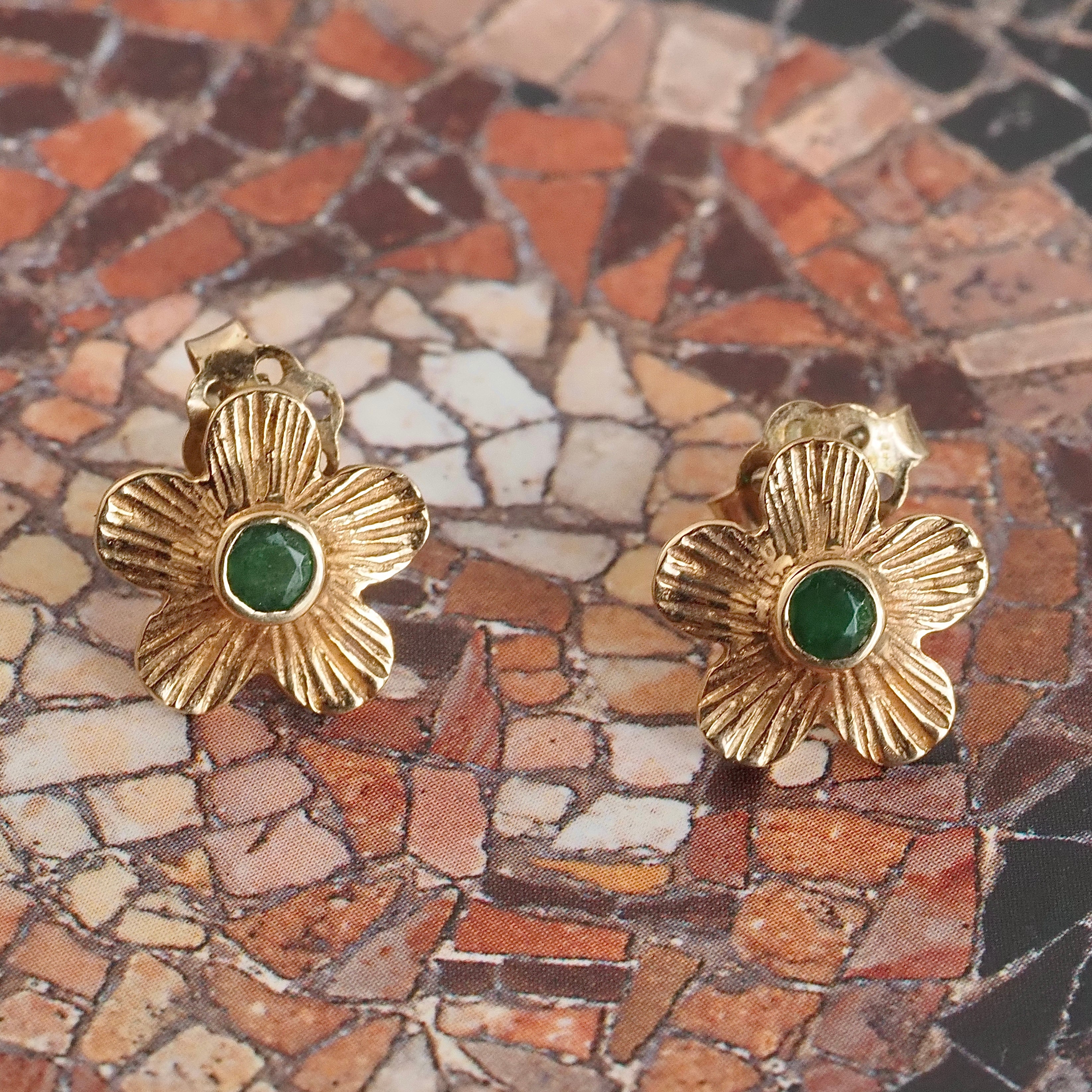 Vintage Emerald Flower 9k Studs