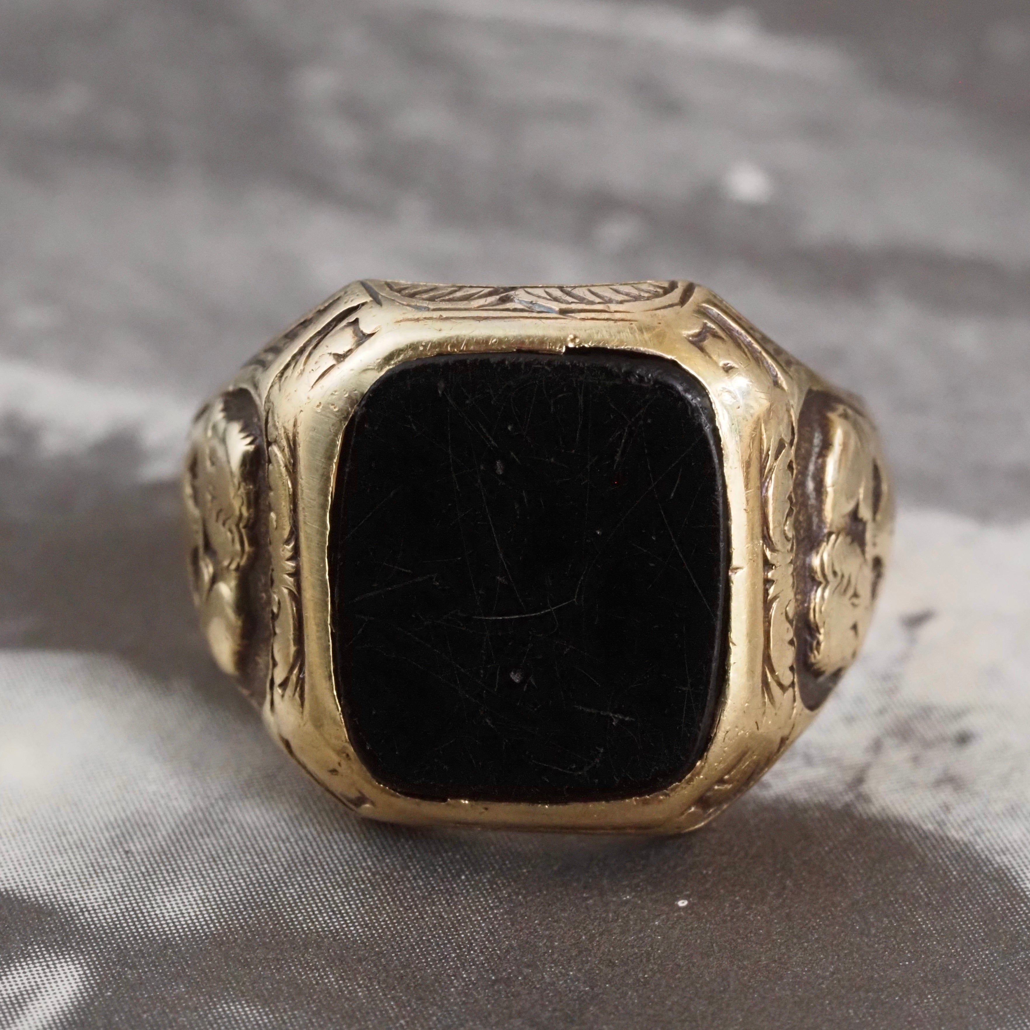 Vintage Onyx 14k Gold Lions and Columns Signet Ring