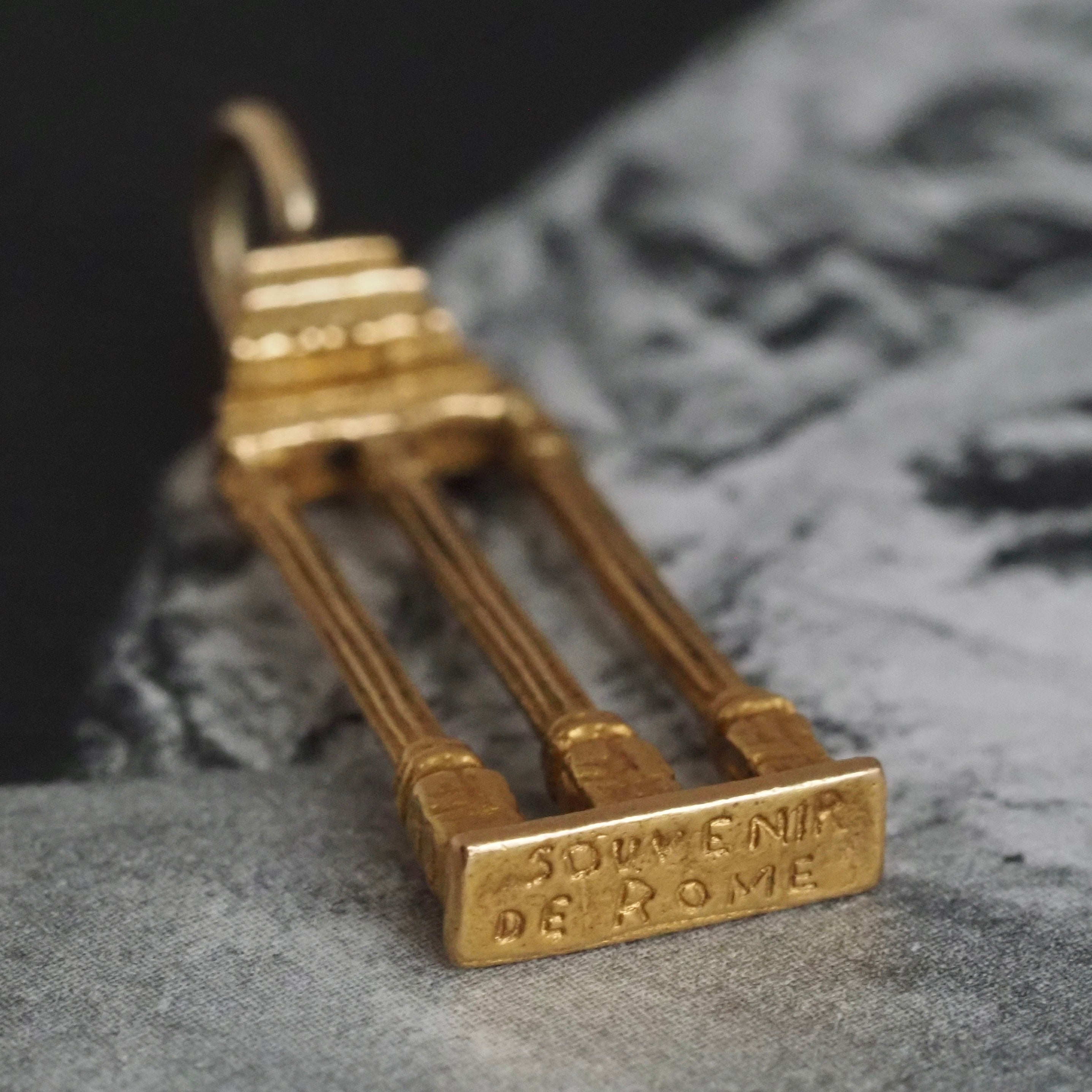 Vintage "Souvenir de Rome" Italian Columns 18k Gold Charm