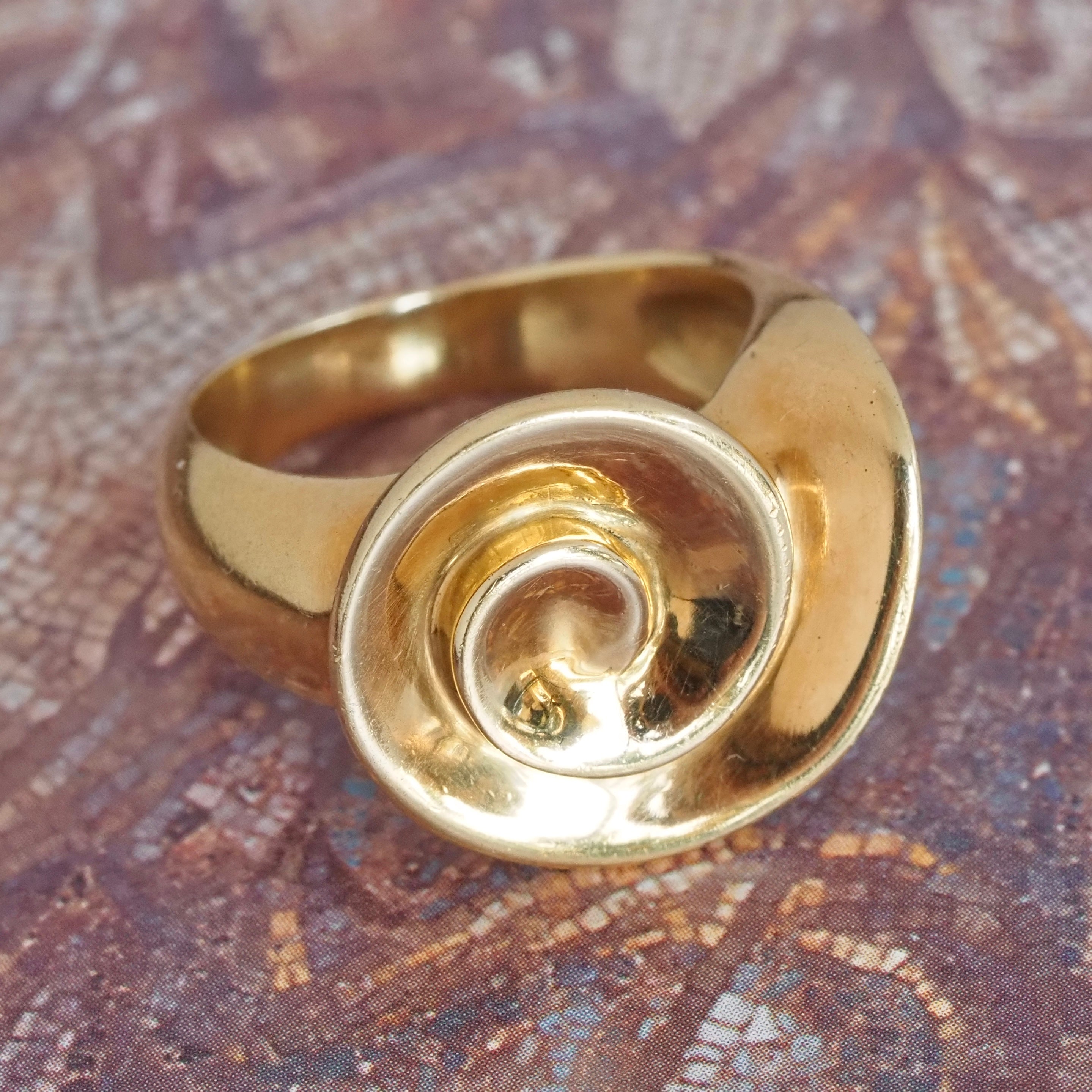 Vintage 18k Gold Nautilus Ring