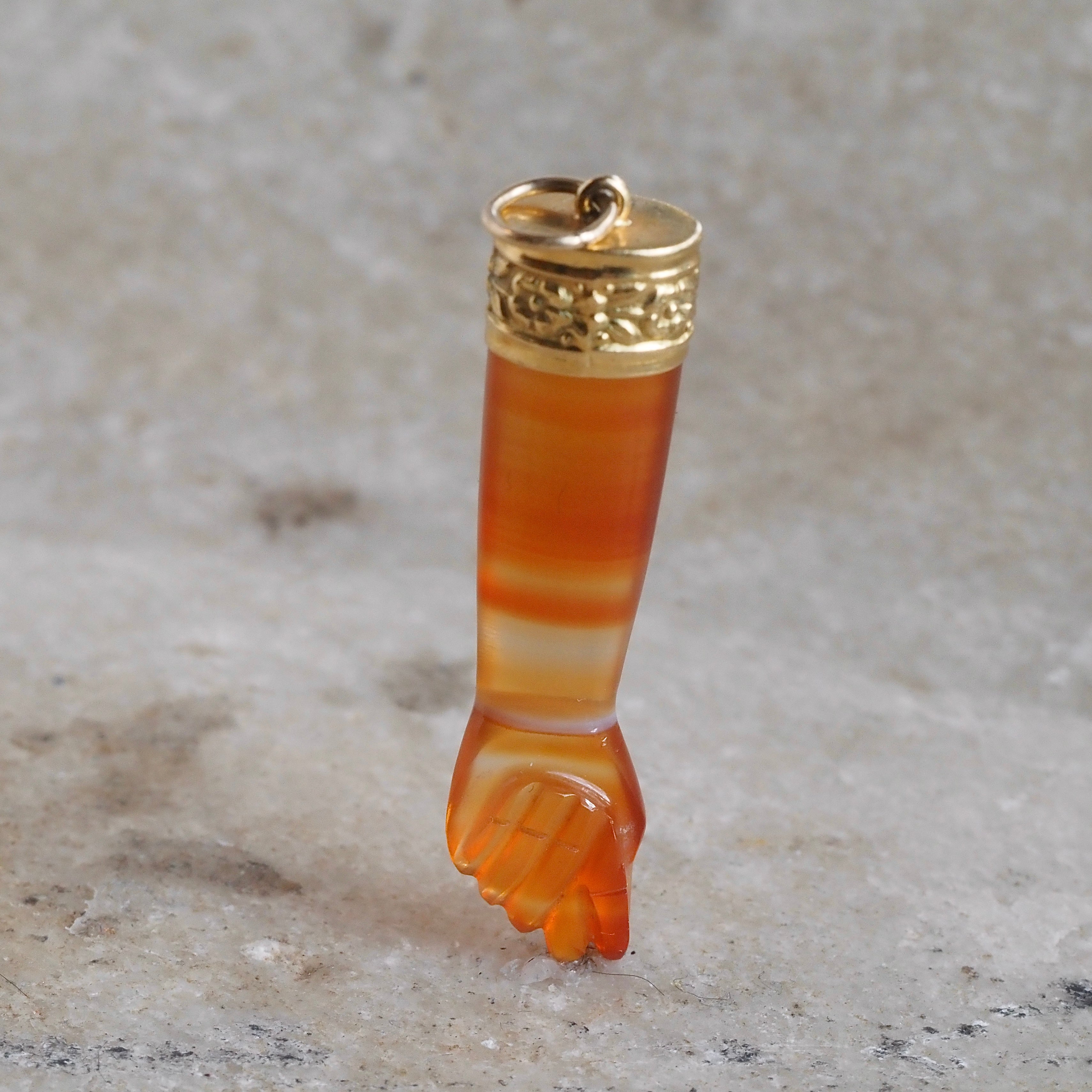 Antique Mano Figa Agate 18k Gold Pendant