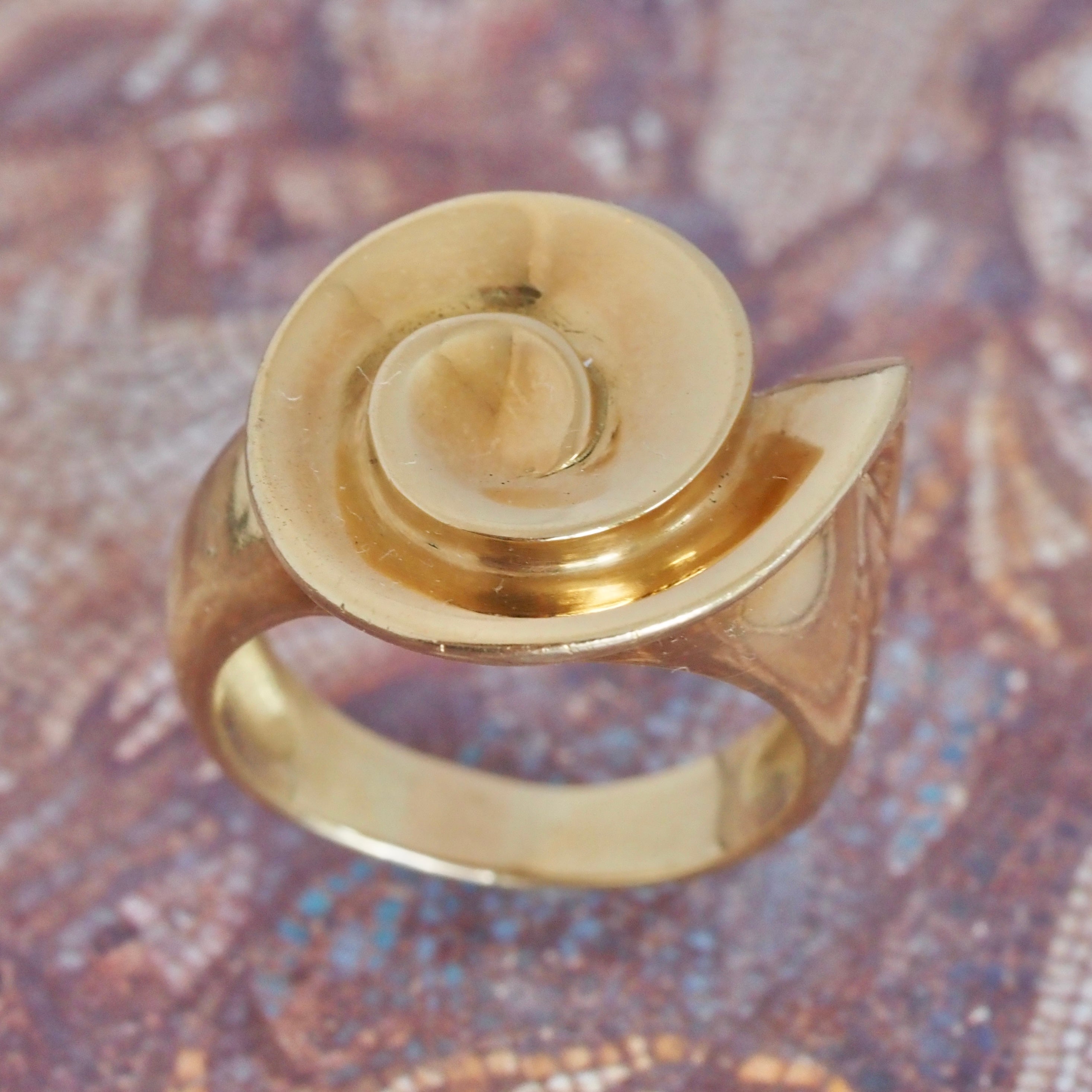 Vintage 18k Gold Nautilus Ring