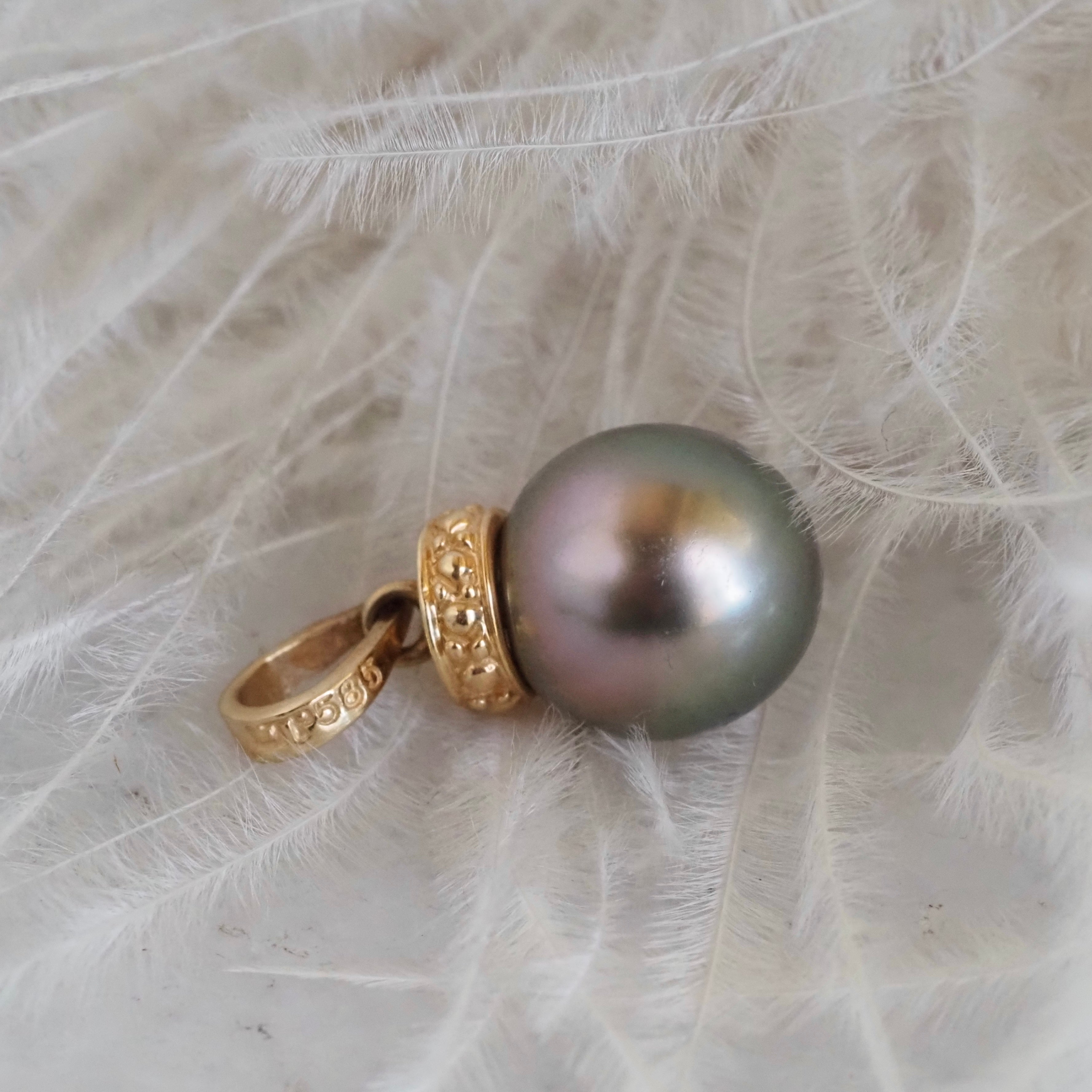 Vintage 14k Gold Tahitian Pearl Pendant
