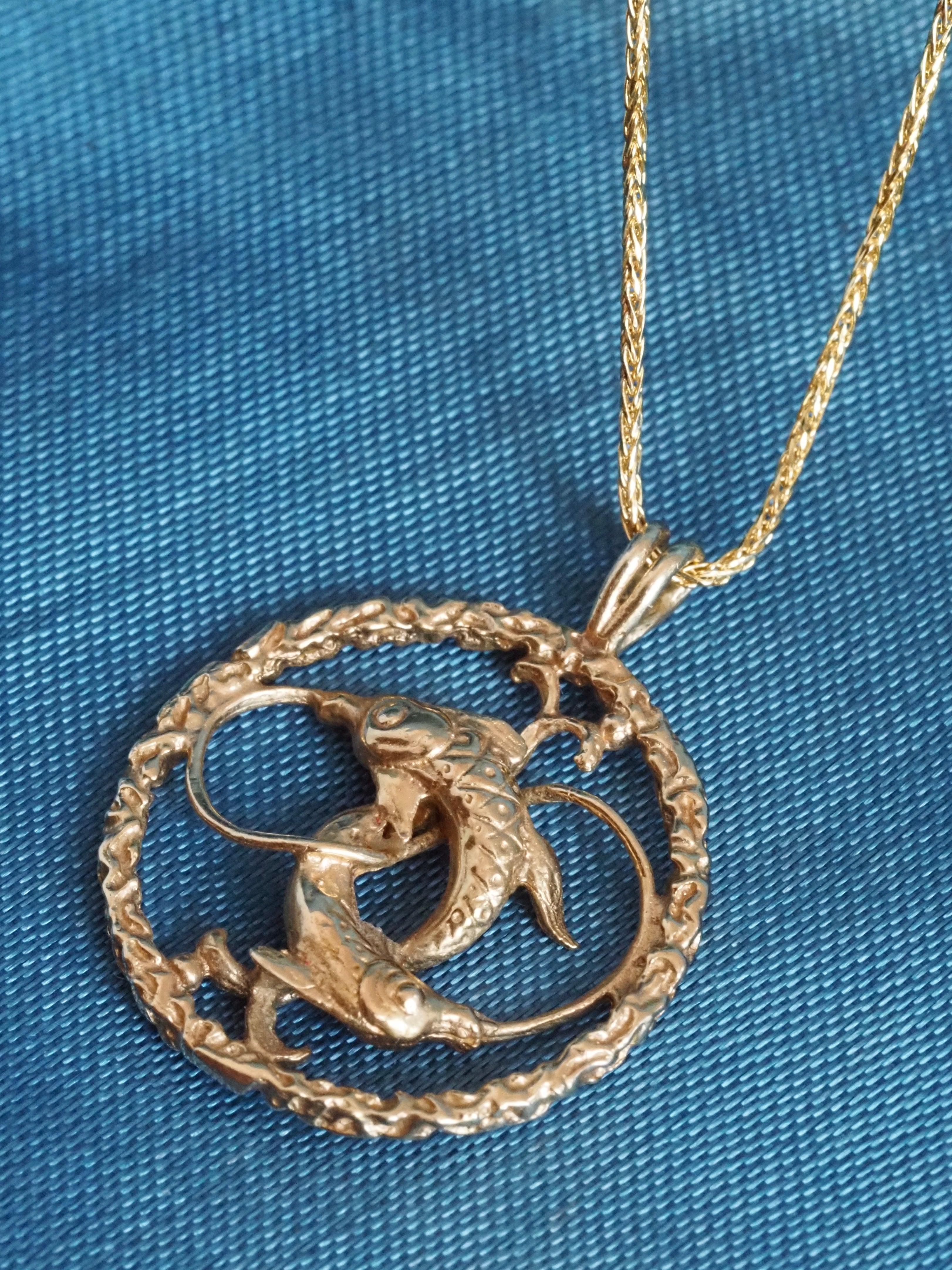 Vintage Pisces 14k Gold Zodiac Pendant