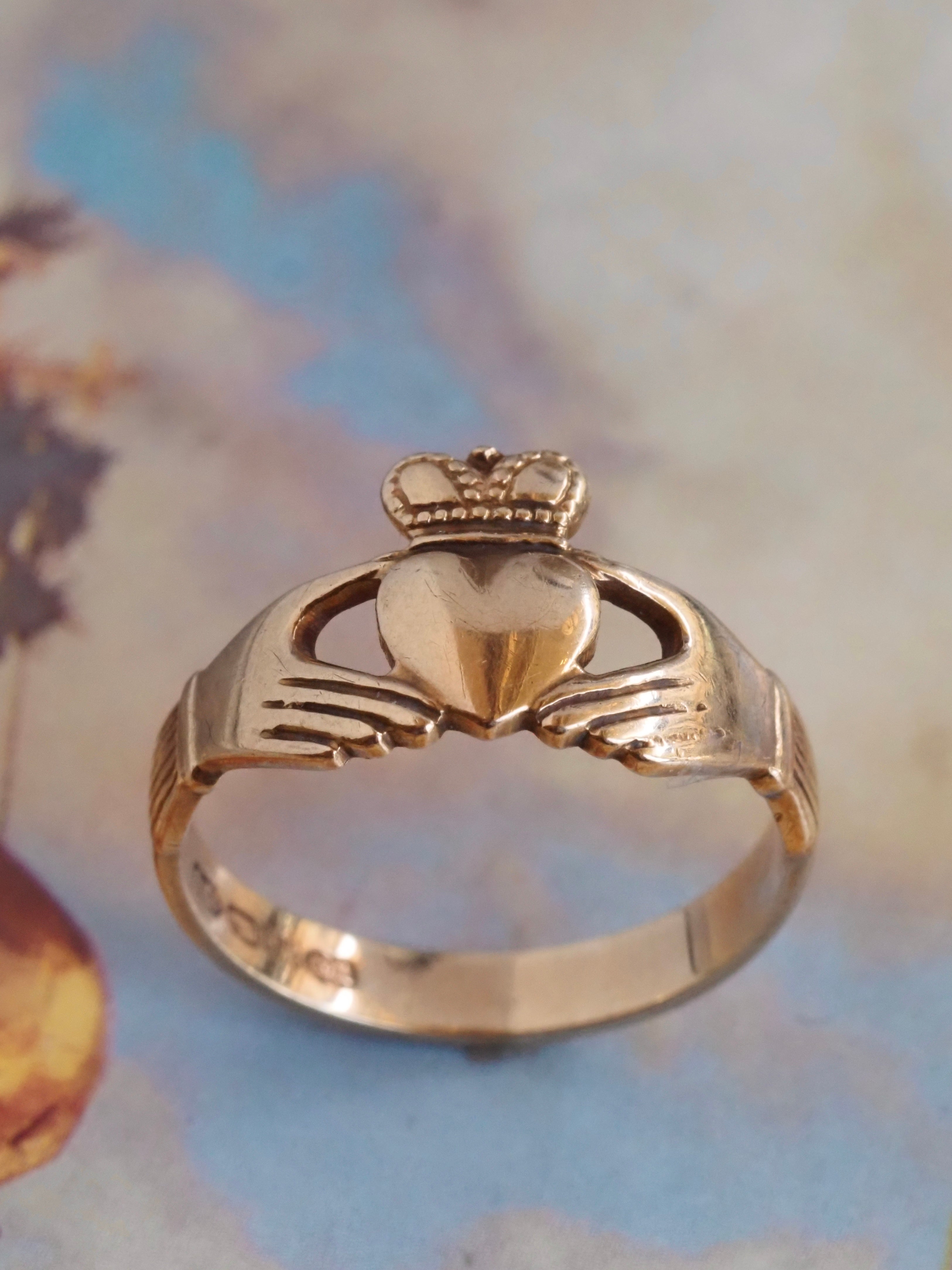 Vintage Irish 9k Gold Claddagh Ring