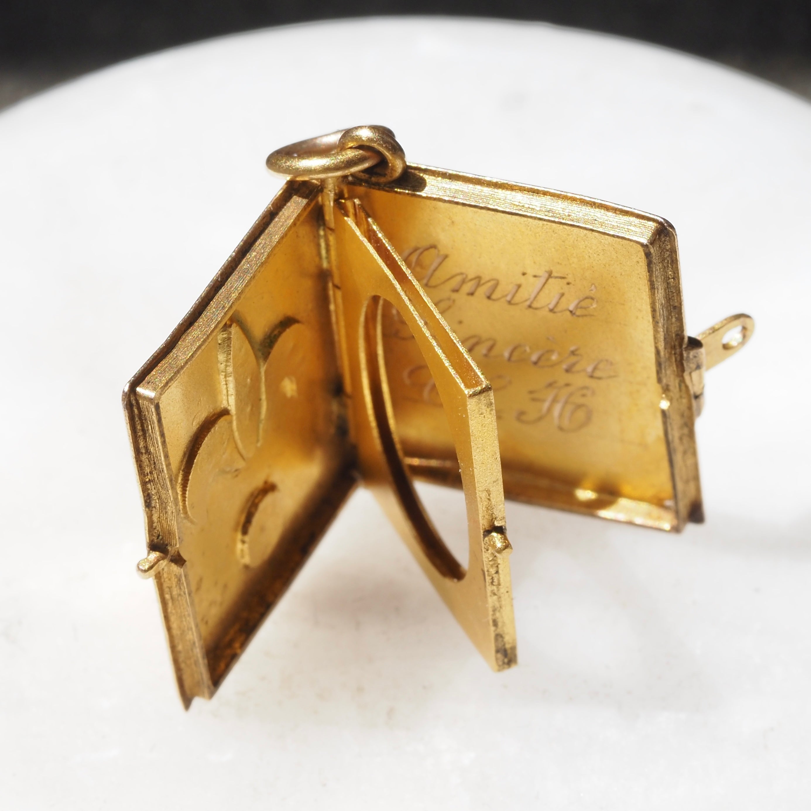 Antique French Bloomed 18k Gold Fleur de Lis "Amitie Sincere" Book Locket