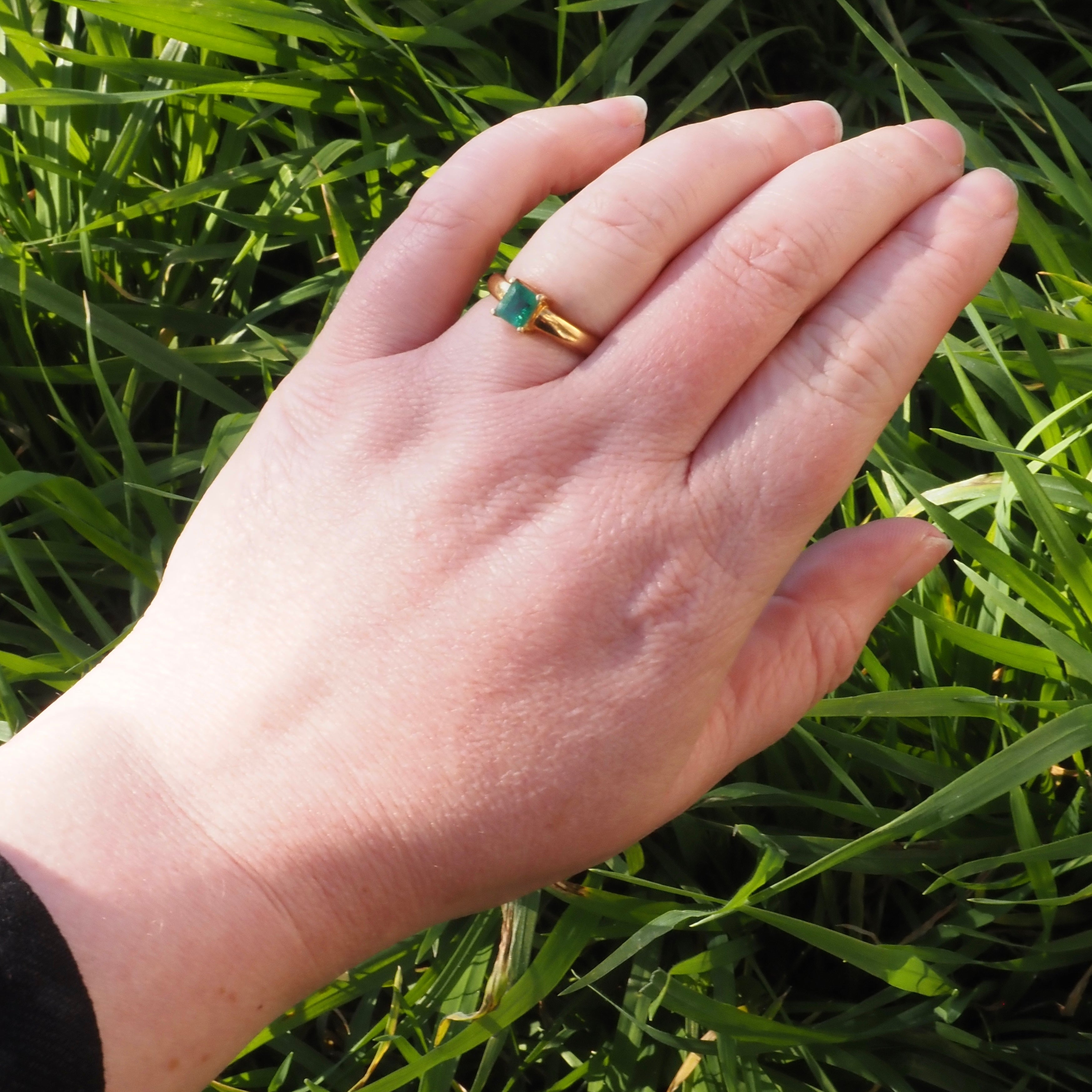 Vintage Emerald 18k Gold Solitaire Ring
