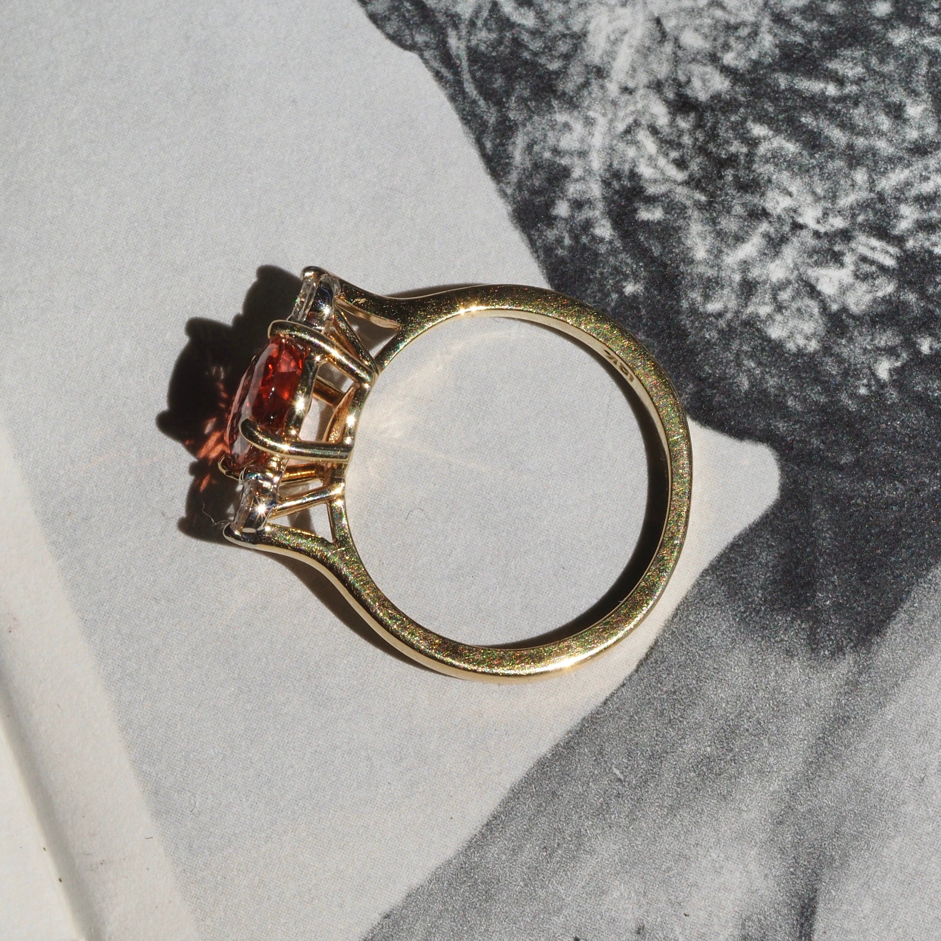 Vintage Imperial Topaz Round Brilliant Cut Diamond 18k Gold Ring