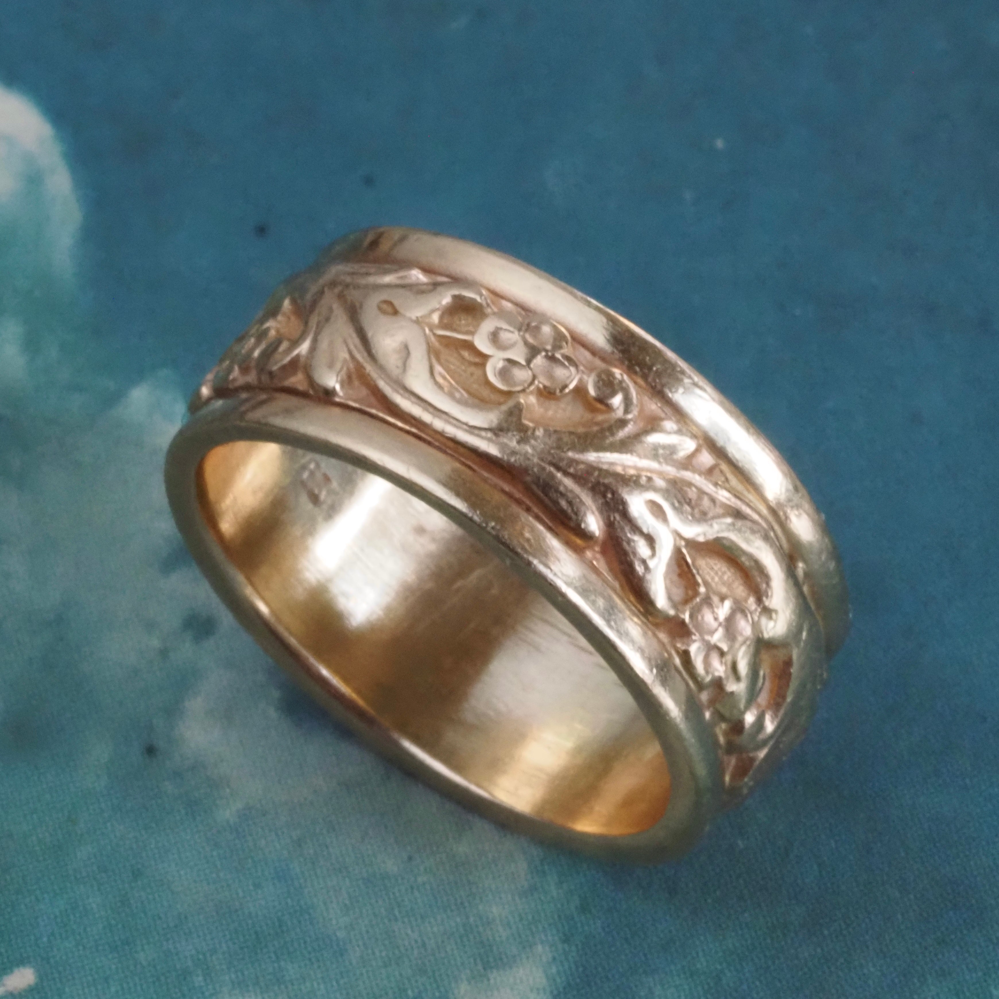 Vintage Wide Floral Art Carved 14k Gold Band