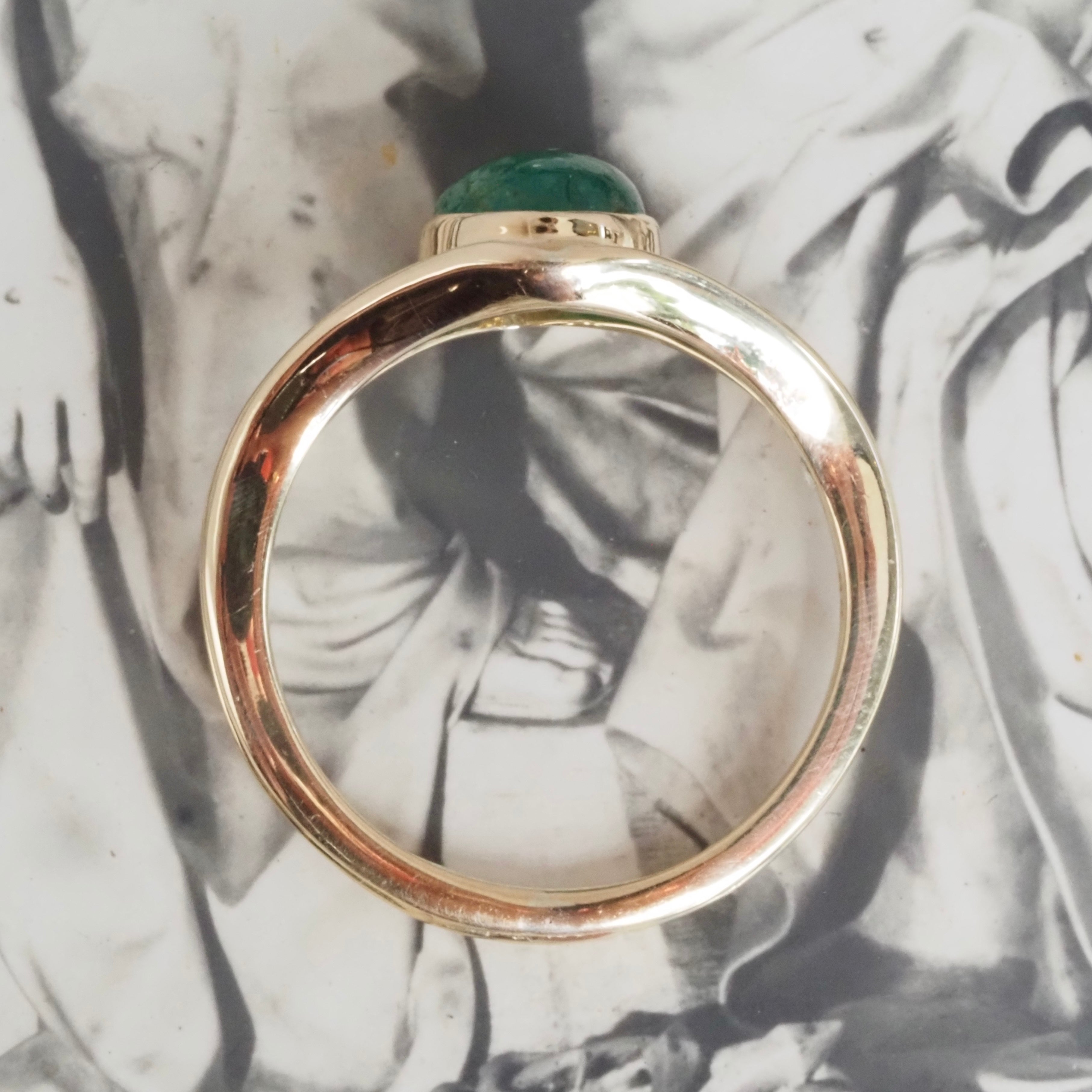 Vintage Modernist Emerald Cabochon 18k Gold Ring