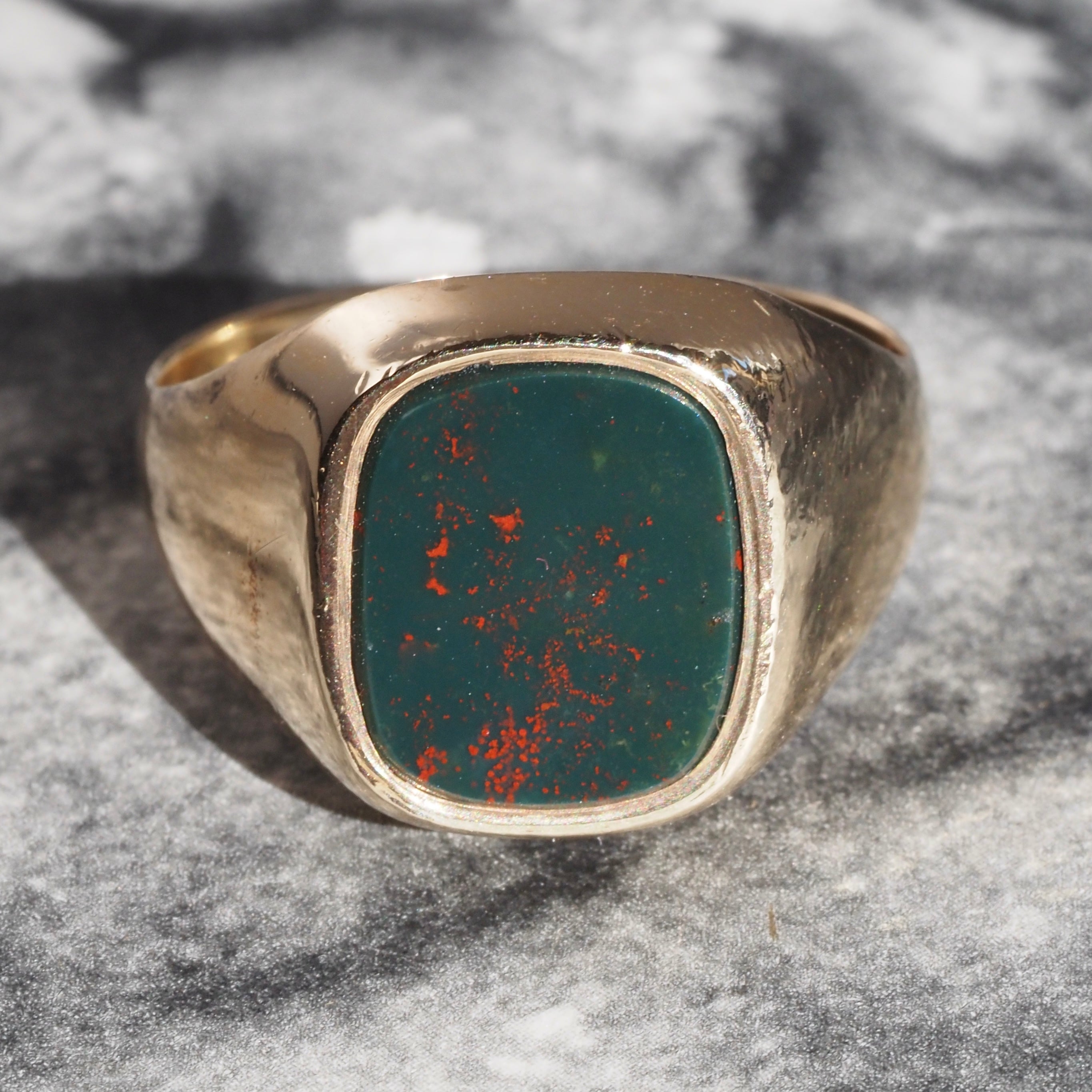 Vintage c.1977 English Bloodstone 9k Gold Signet Ring