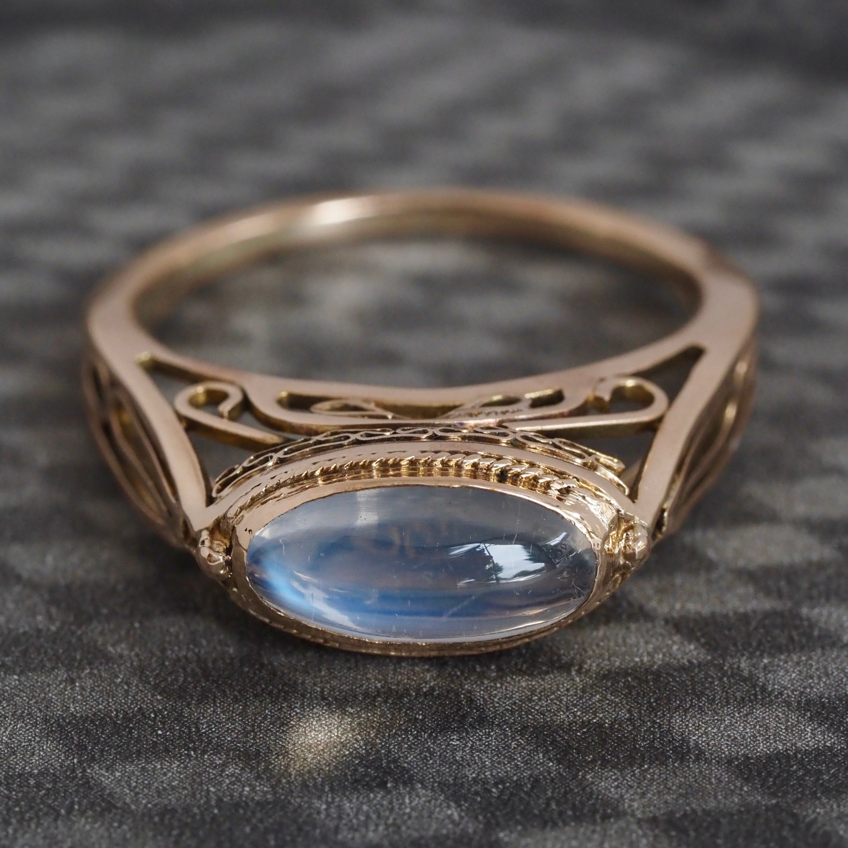 Antique Art Nouveau Moonstone 10k Gold Filigree Ring