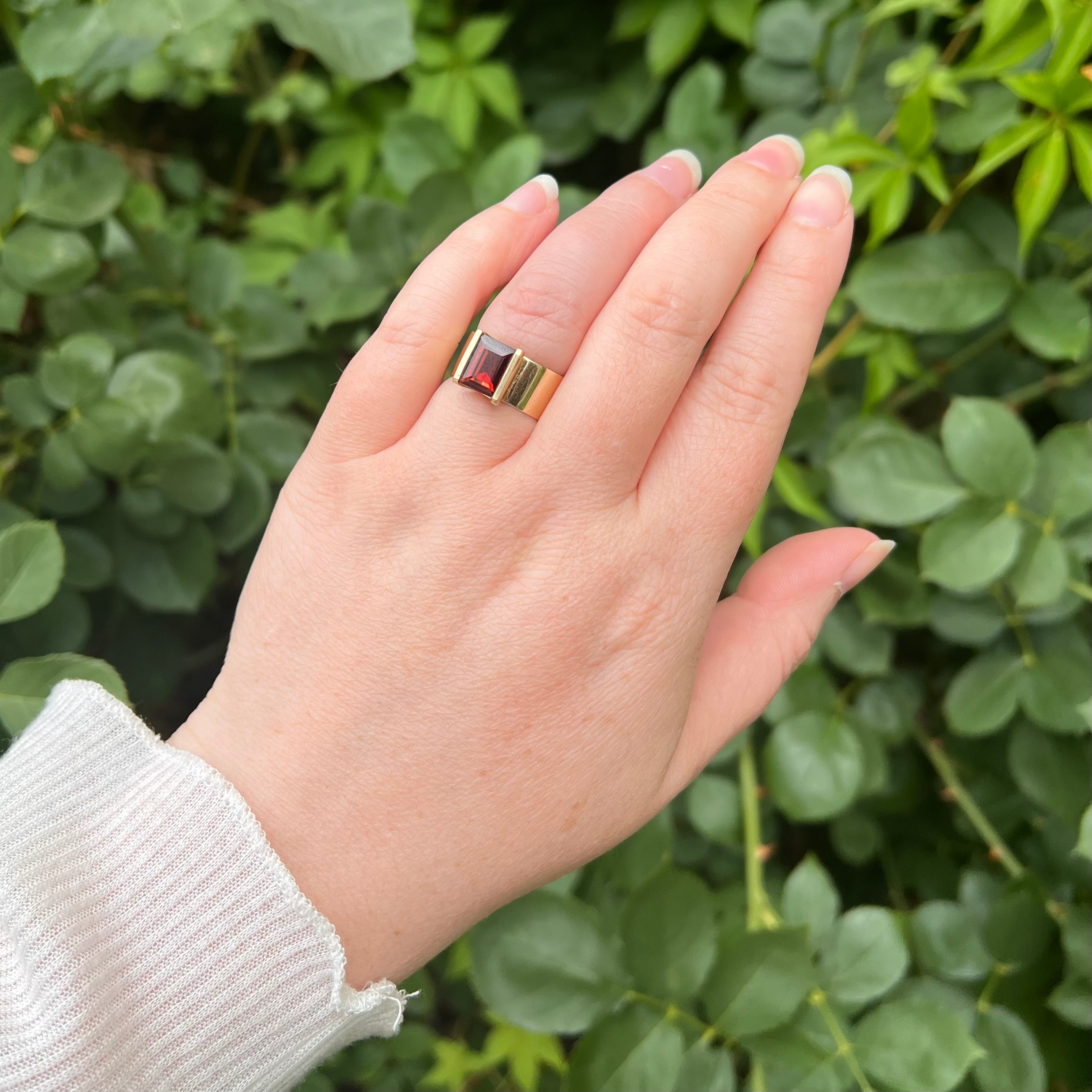 Vintage Modernist 14k Gold Garnet Ring