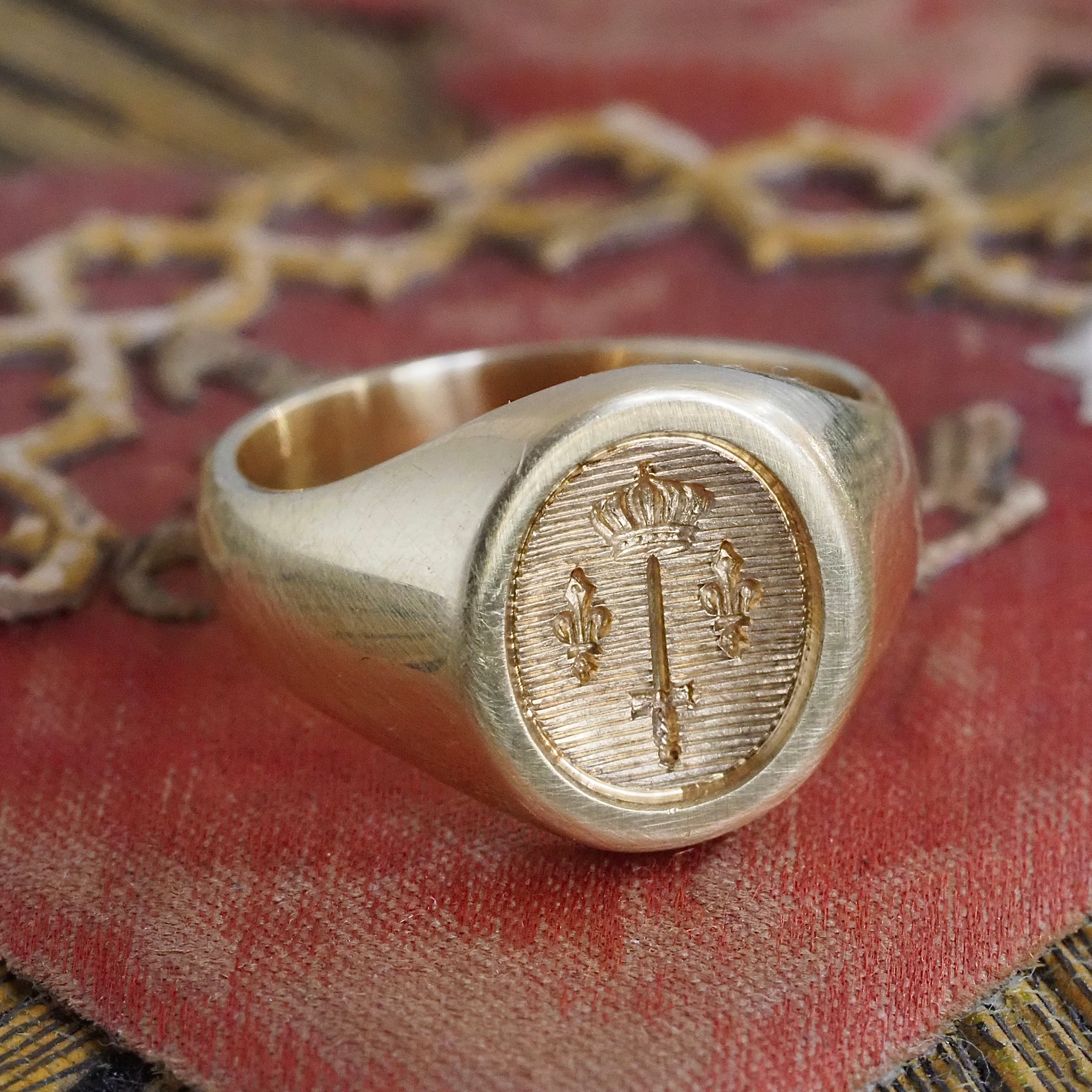 Vintage French Joan of Arc Coat of Arms Hand-Engraved 18k Gold Signet Ring
