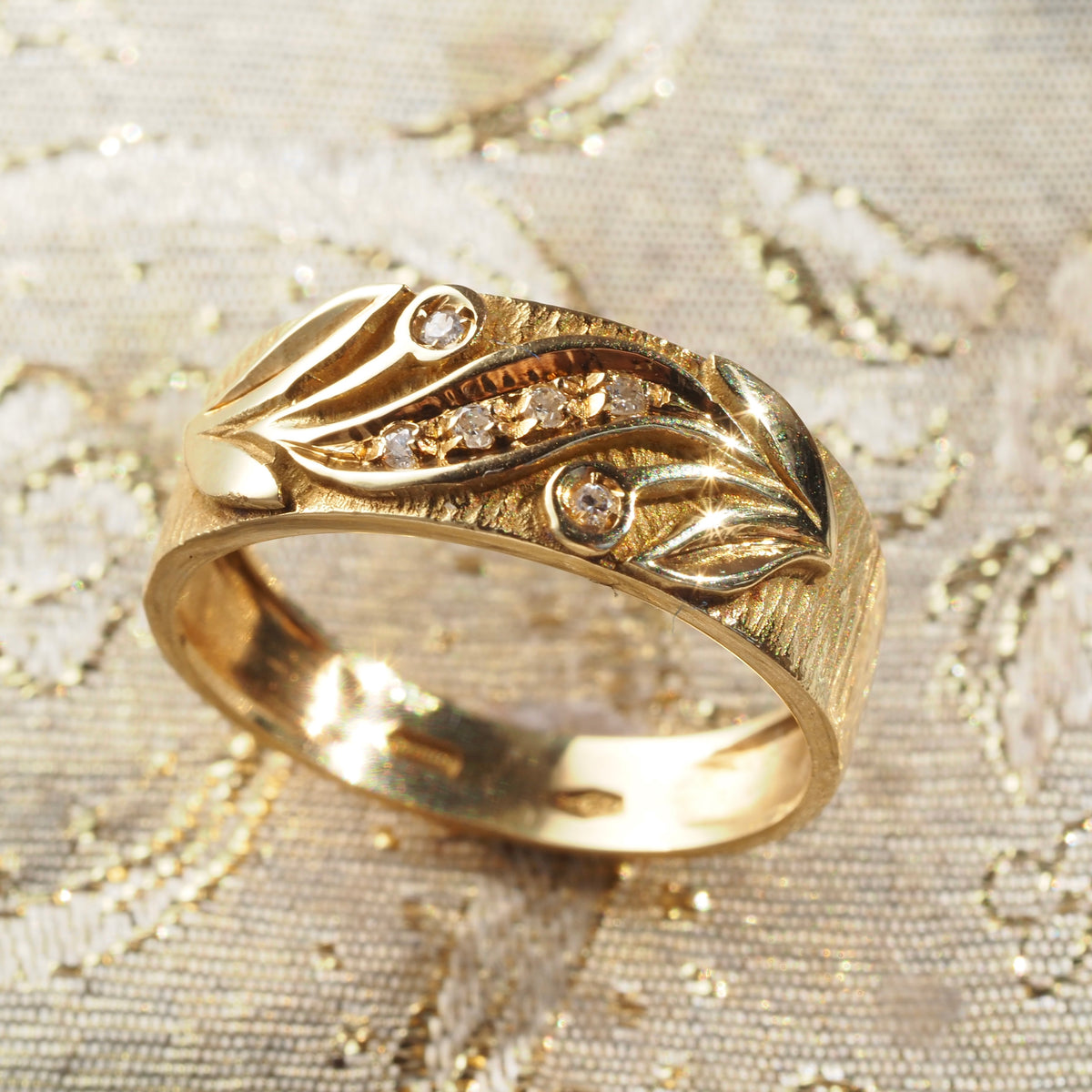 Vintage Italian Diamond 18k Gold Leaves and Flower Band